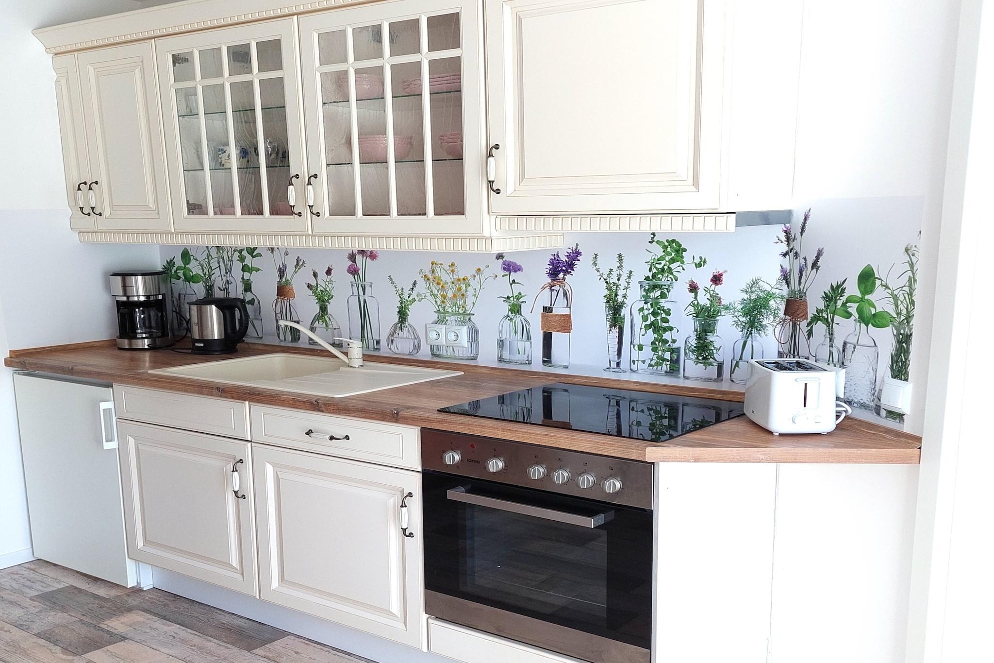 Ground floor: (Kitchen(electric kettle, coffee machine, oven, fridge-freezer), Living/bed room(double bed or 2 single beds, TV, seating area), bathroom(shower, washbasin, toilet))\n\ngrill, terrace, garden, parking, Towels incl.