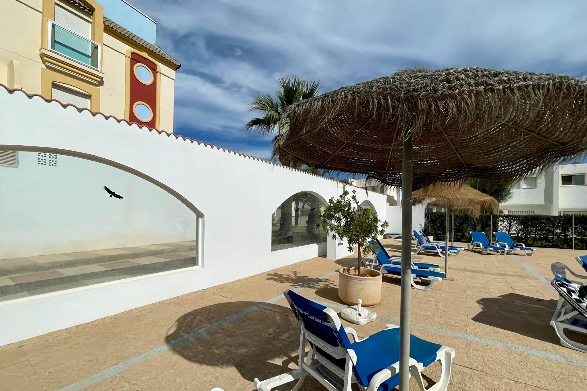 Beachfront apartment in Roquetas de Mar with shared pool