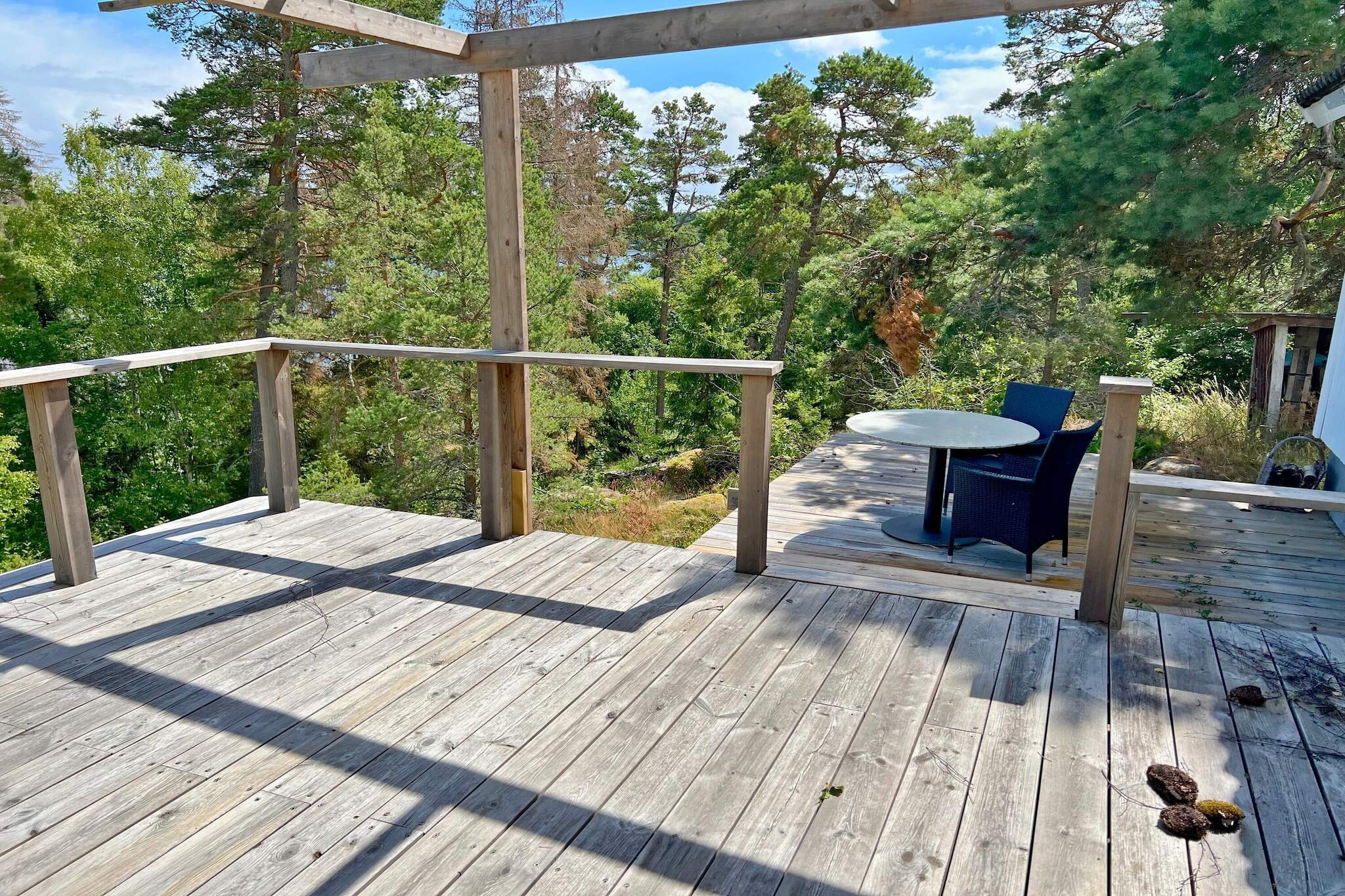 open kitchen(cooker(electric), hood, fridge-freezer, water from well), Living/bed room(TV), bedroom(2x single bed), bedroom(2x bunk bed), bedroom(single bed), bathroom(washbasin, shower, toilet(electrish)), heating(electric), terrace(garden furniture), parking