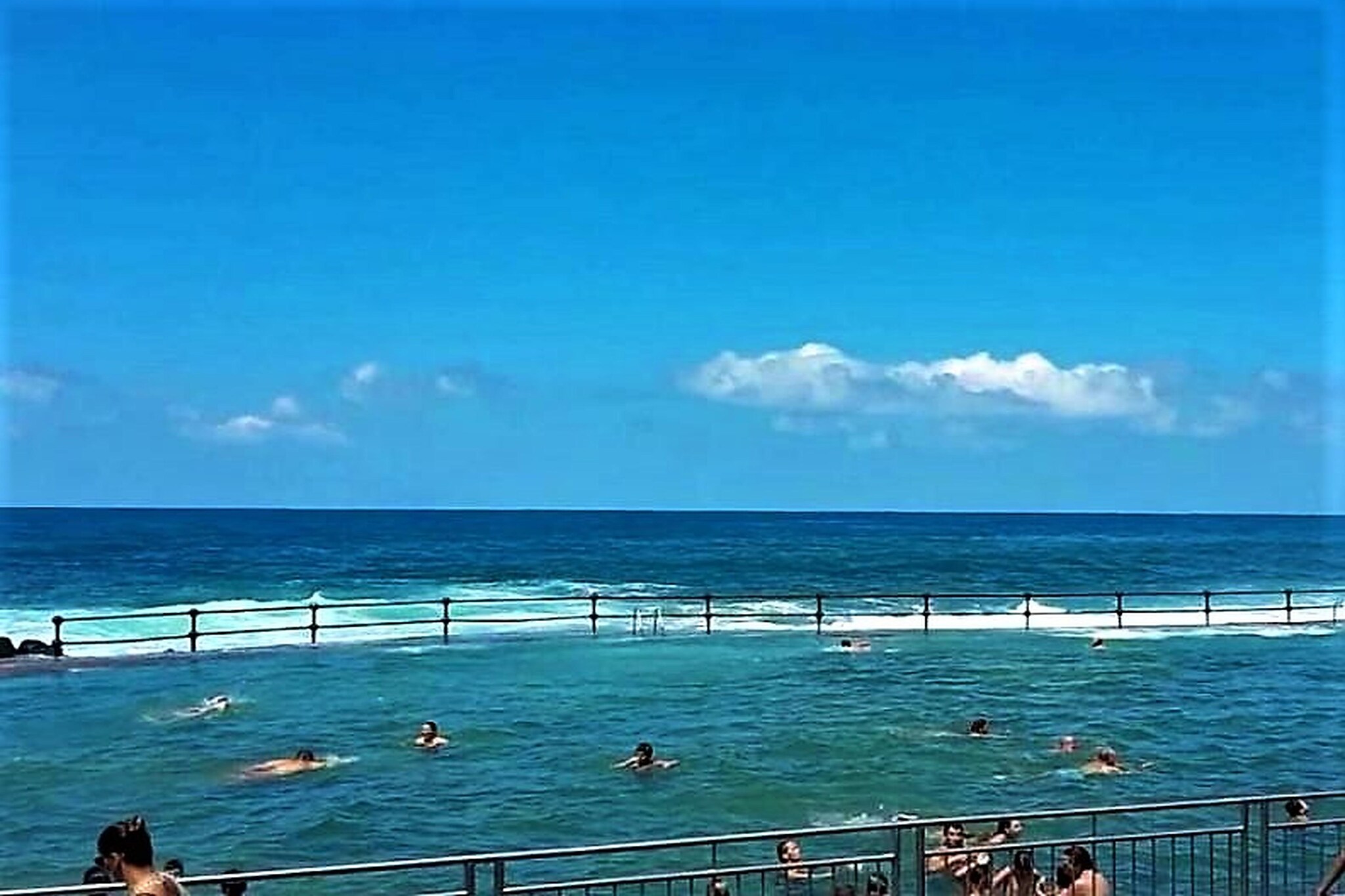 On the 1st floor: (Entrance(shared with other guests, reachable from the outside), Kitchen(hob, boiling water tap, hood, coffee machine, oven, microwave, fridge-freezer, washing machine), Living/diningroom(TV(flatscreen), dining table, seating area), bedroom(double bed(135 x 190 cm)), bedroom(single bed(90 x 190 cm), single bed(90 x 190 cm)), bathroom(shower, washbasin, toilet, hairdryer), air conditioning, terrace(private), BBQ)\n\ncot, garden doors, garden(illuminated), garden furniture, parking lot(public), high chair, iron