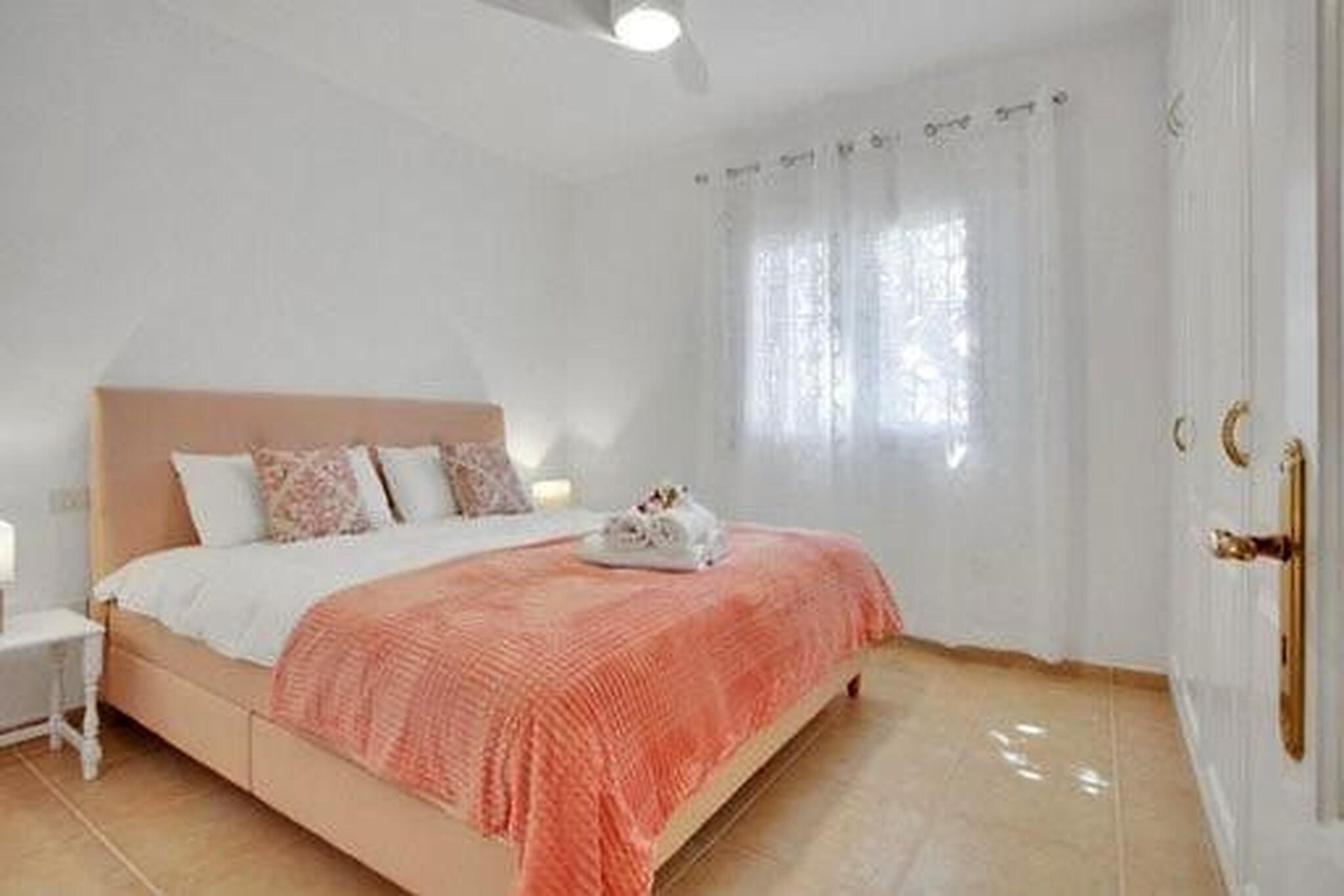 Ground floor: (Entrance(reachable from the outside), Kitchen(hob, boiling water tap, toaster, hood, coffee machine, oven, microwave, fridge-freezer), Living/diningroom(TV(flatscreen, satellite), dining table, seating area), bedroom(double king size bed), bedroom(double king size bed), bedroom(double bed), bathroom(shower, washbasin, toilet, hairdryer), bathroom(shower, washbasin, toilet), terrace(private))\n\ntumble dryer, washing machine, garden doors, garden furniture(6 persons), BBQ, parking lot(public), swimming pool(private, outside, opened from Jan upto and including Dec), hammock, high chair, ironing board, iron