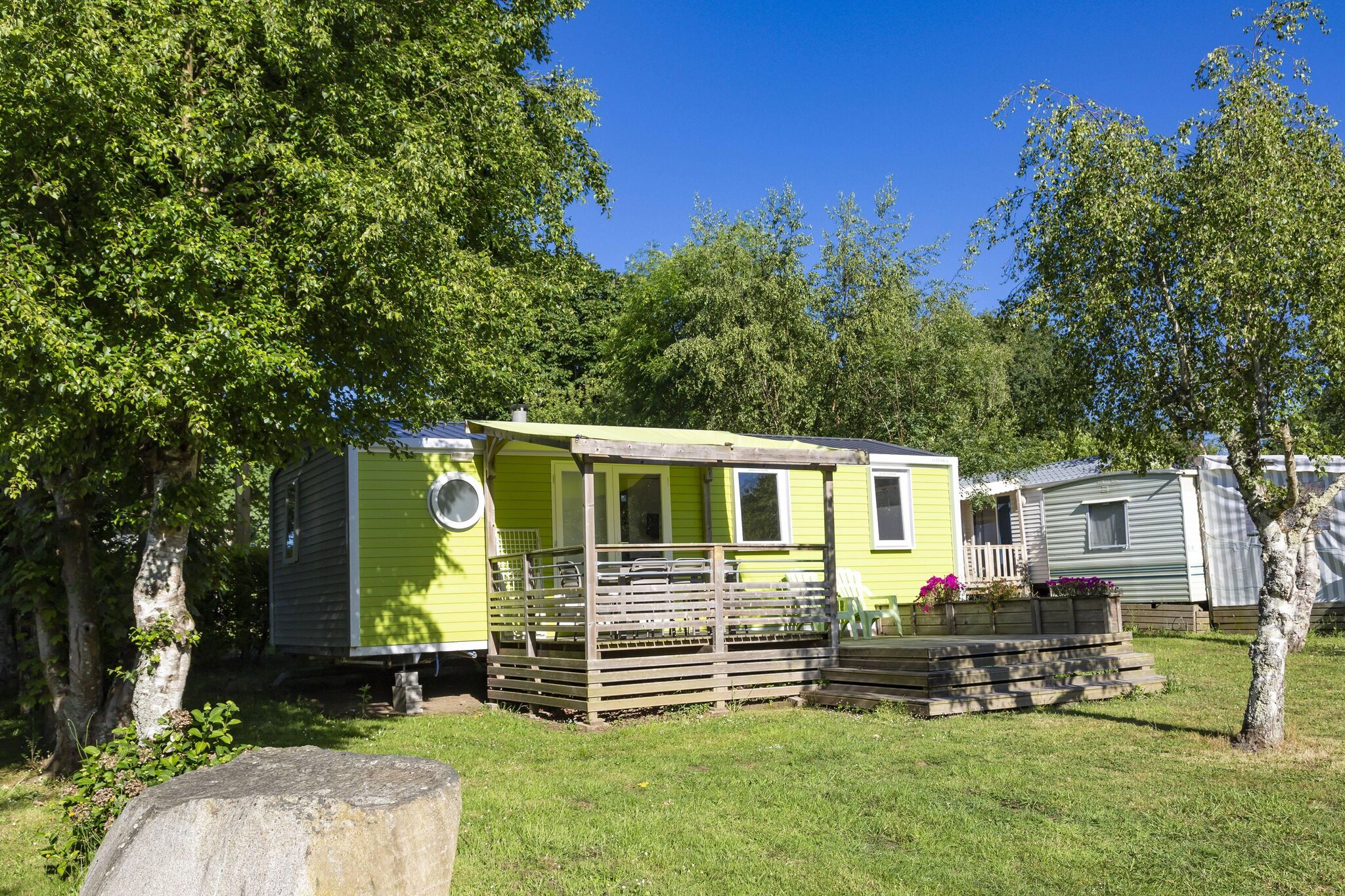 Mobile home with covered terrace close to the Breton coast