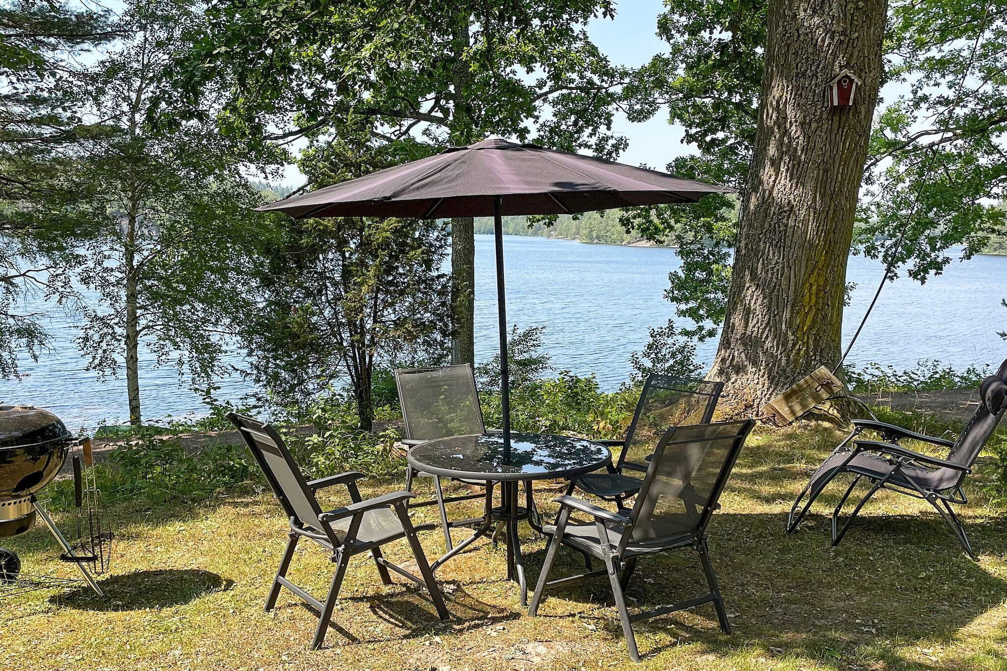 Here you live in a beautiful location with a view of the beautiful Lake Ã„lgsjÃ¶n just 20 km outside Kisa. The cottage has a new kitchen that is open plan with the family room. From both the kitchen and the dining area you have a nice view of the lake and if you are a bit frozen, you can light a fire in the fireplace. The bathroom is newly renovated and has a washing machine. In one bedroom there is a double bed with an exit to the back and in the other there are two single beds. On the covered terrace you can sit and relax with a cup of coffee looking out over the calm lake. Next to the house you will find the guest cabin which has 2 single beds. The guest cabin has no key, it is always open. Just below the house you will find the lake (small gravel road lies between) where you can swim or take a trip with the rowing boat for free fishing in the lake (no nets or boat motors may be used). If you feel like grilling in the evening, there is access to a grill with an outdoor group. In the surroundings there are several nice lakes. There is something to do for everyone when you plan your excursion destinations both in the nearby area or if you go into the city of LinkÃ¶ping 55 km away. There you can visit the air force museum, Old LinkÃ¶ping in the city quarter Valla, good shopping in the city and good food. For the cultural, one likes to visit the cathedral and the castle at BorggÃ¥rden. 10 kilometers northwest of LinkÃ¶ping is the lock area known as Bergs slussar GÃ¶ta Kanal's largest lock staircase. You come here to see boats closing the locks, eat good ice cream, rent a bike or take a cooling bath. 18 kilometers away is the Trollegater Nature Reserve, a well-visited place suitable for everyone in the family. Trollegater is one of Sweden's largest ancient rock caves. In the cave there is a system of passages that are close to a hundred meters long. The cave is located in southern Ã–stergÃ¶tland, where the number of ancient rock caves is more than anywhere else in the Nordic region. Adventure and excitement await those who want to explore Trollegater. It is 55 km to Vimmerby, where you can visit the fine town and Astrid Lindgren's world. Just before Vimmerby you will find Vimmerby adventure where there are good opportunities to experience play and exciting adventures. In total, there are 83 obstacles in the courses, which are located both in the treetops and closer to the ground. Or you can go to the Virum elk park 74 km, where you can go along on a trip out into the elk park and pet them. Welcome to a nice cottage with a nice lakeside location.