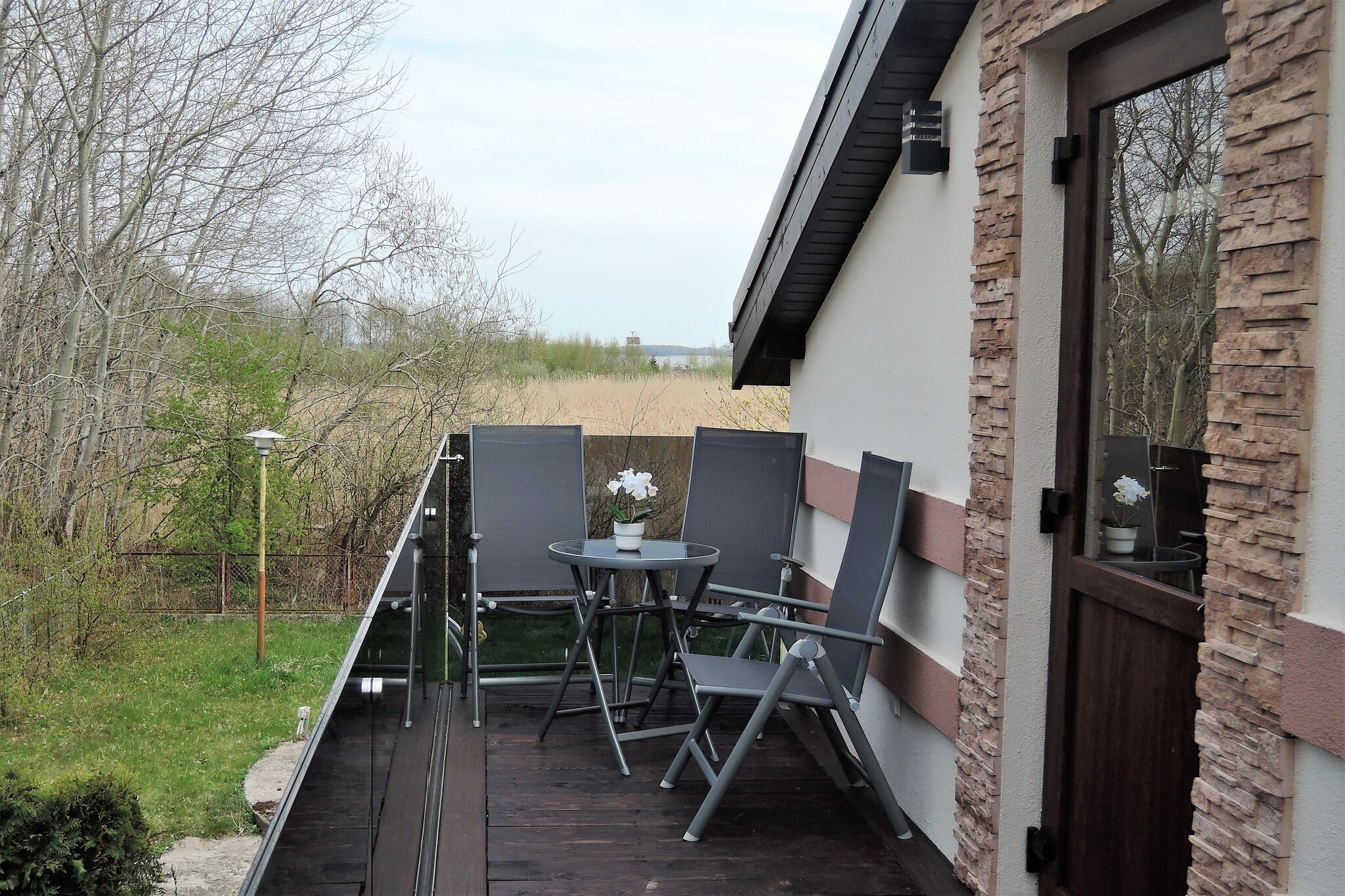 On the 1st floor: (open kitchen(electric kettle, boiling water tap, toaster, cooker(4 ring stoves, induction), espresso machine, oven, microwave, dishwasher, fridge-freezer), Living/bed room(single sofa bed, double sofa bed, TV(satellite, german television channels), dining table, streamingservice), bedroom(double bed, TV(satellite, german television channels), streamingservice), bathroom(shower, washbasin, toilet, washing machine))\n\nWhirlpool, streamingservice, camping cot, BBQ, parking, swimming pool(shared with other guests, outside,  8 x  4 m., opened from May upto and including 1/2 Sep), bicycles available, high chair