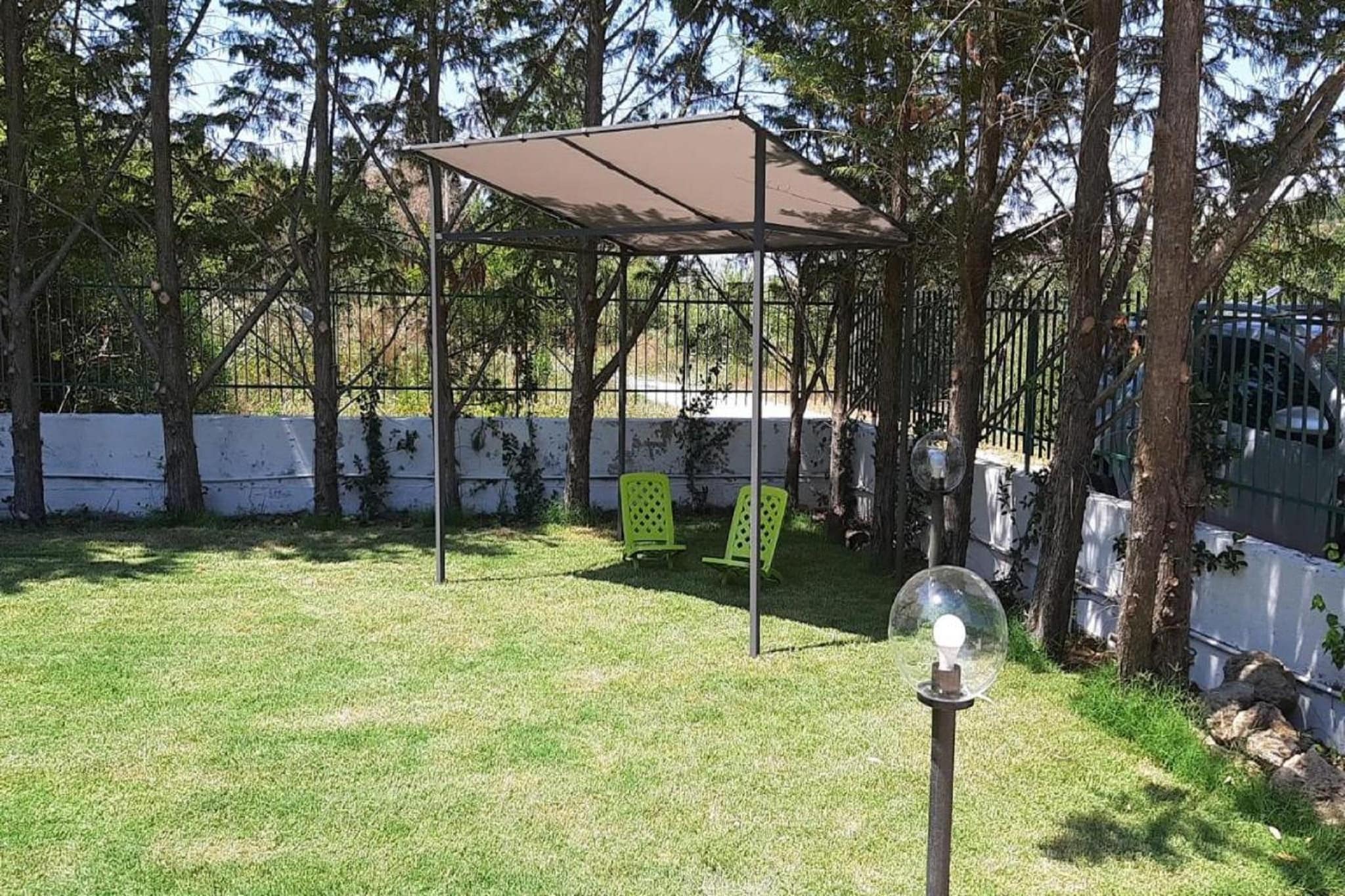 Ground floor: (Living room(dining table), Kitchen(hob, electric kettle, cooker, hood, espresso machine, oven, dishwasher, fridge-freezer), bedroom(double bed), bedroom(single bed, single bed), bedroom(bunk bed), bathroom(bathtub with shower, toilet, bidet, washing machine), air conditioning)\n\nbalcony or terrace, courtyard, garden, garden furniture, BBQ, parking