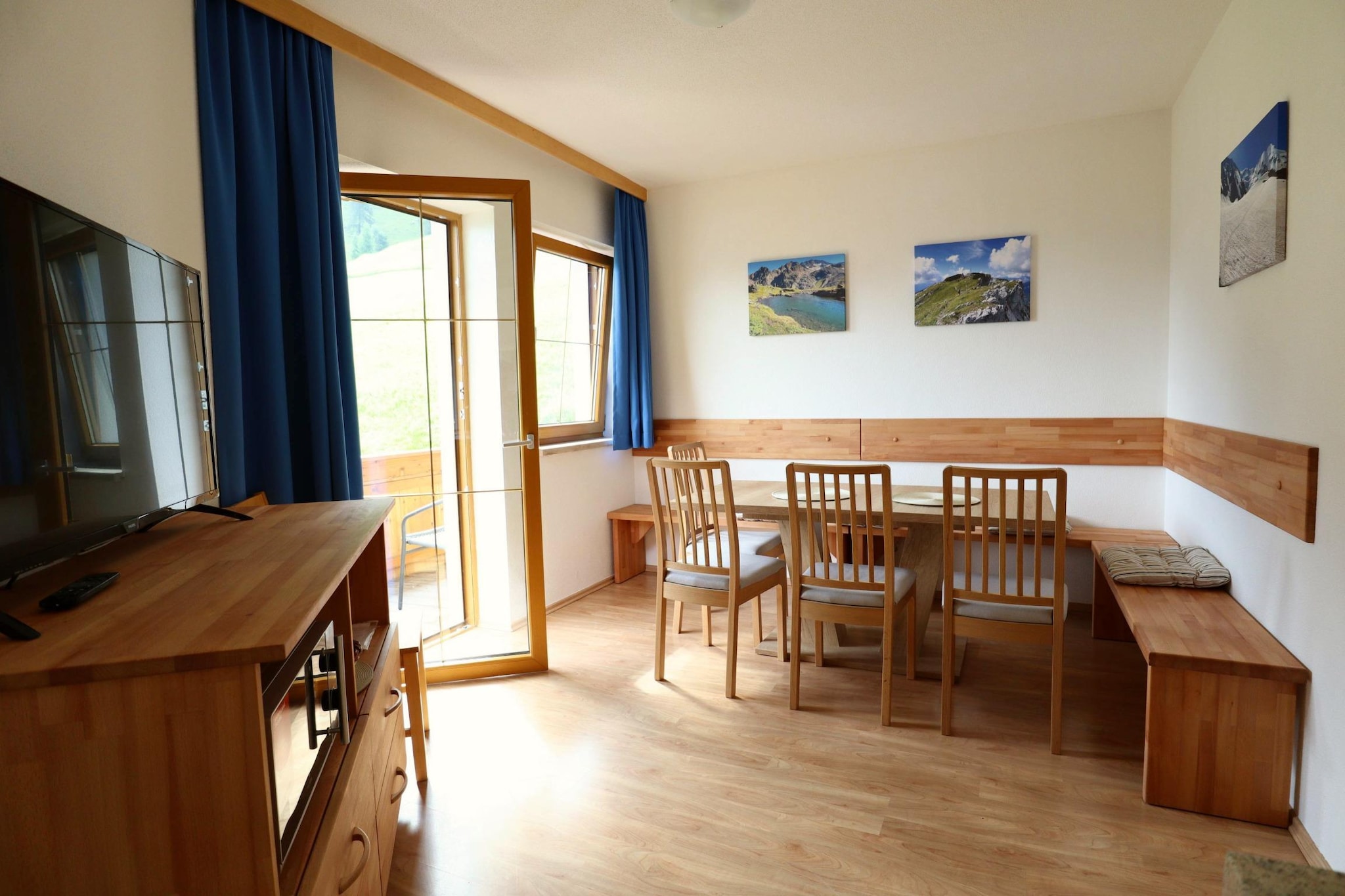 Apartment 17-Dining room