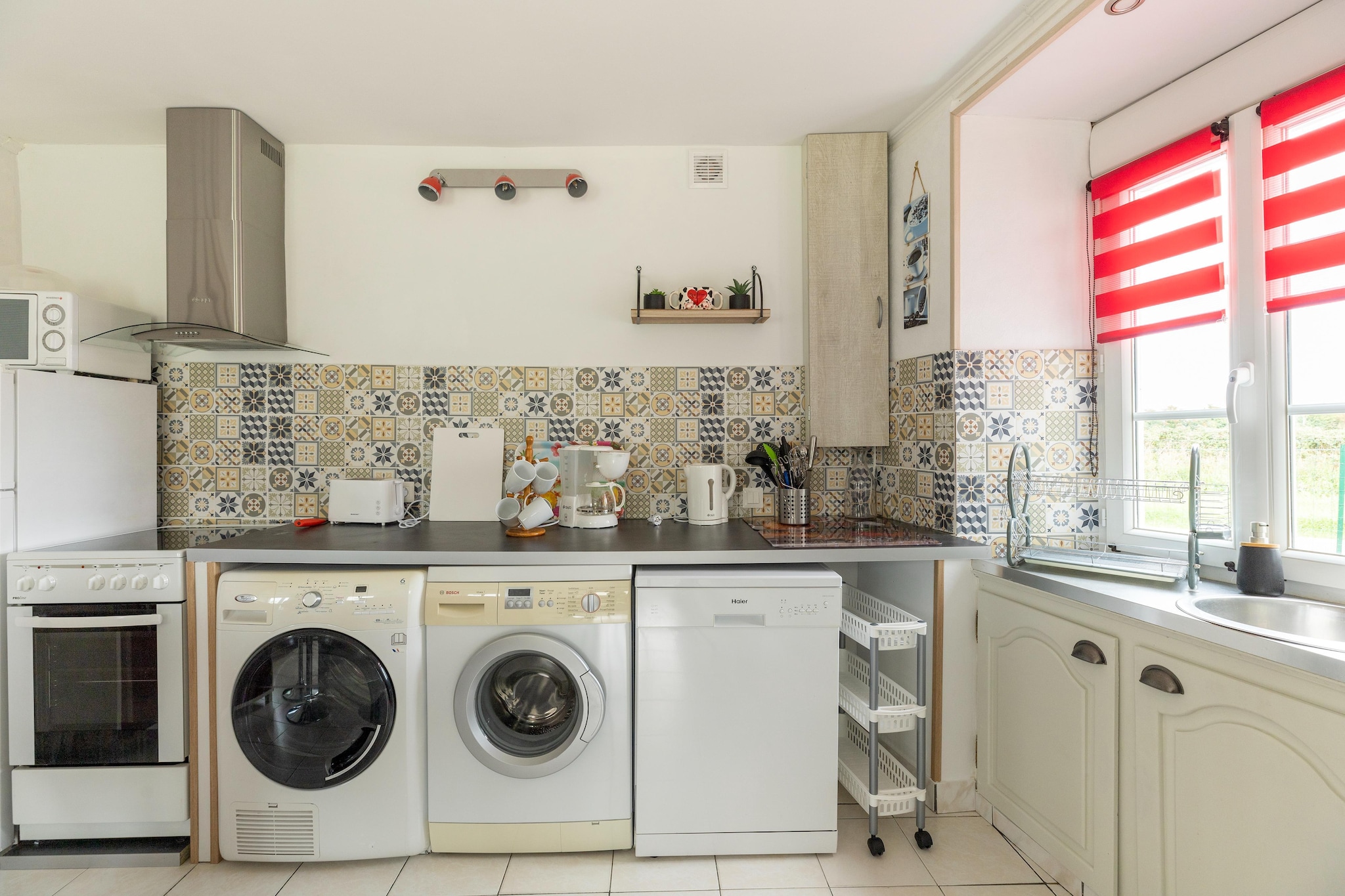 Ground floor: (Kitchen(electric kettle, toaster, hood, coffee machine, oven, microwave, dishwasher, washing machine), Living/diningroom(TV, seating area), bedroom(double bed), bathroom(shower), toilet)\n\nOn the 1st floor: (bedroom(double bed), bedroom(bunk bed), bathroom(bath tub, washbasin))\n\ncourtyard, terrace, garden, BBQ, parking, lounge set