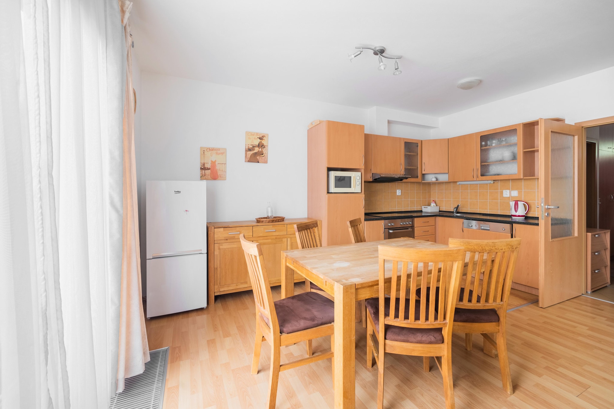 Ground floor: (Kitchen(electric kettle, coffee machine, microwave, fridge-freezer), Living/diningroom(dining table, seating area), bedroom(double bed, bunk bed), bathroom(shower, washbasin), toilet, terrace, garden, parking)