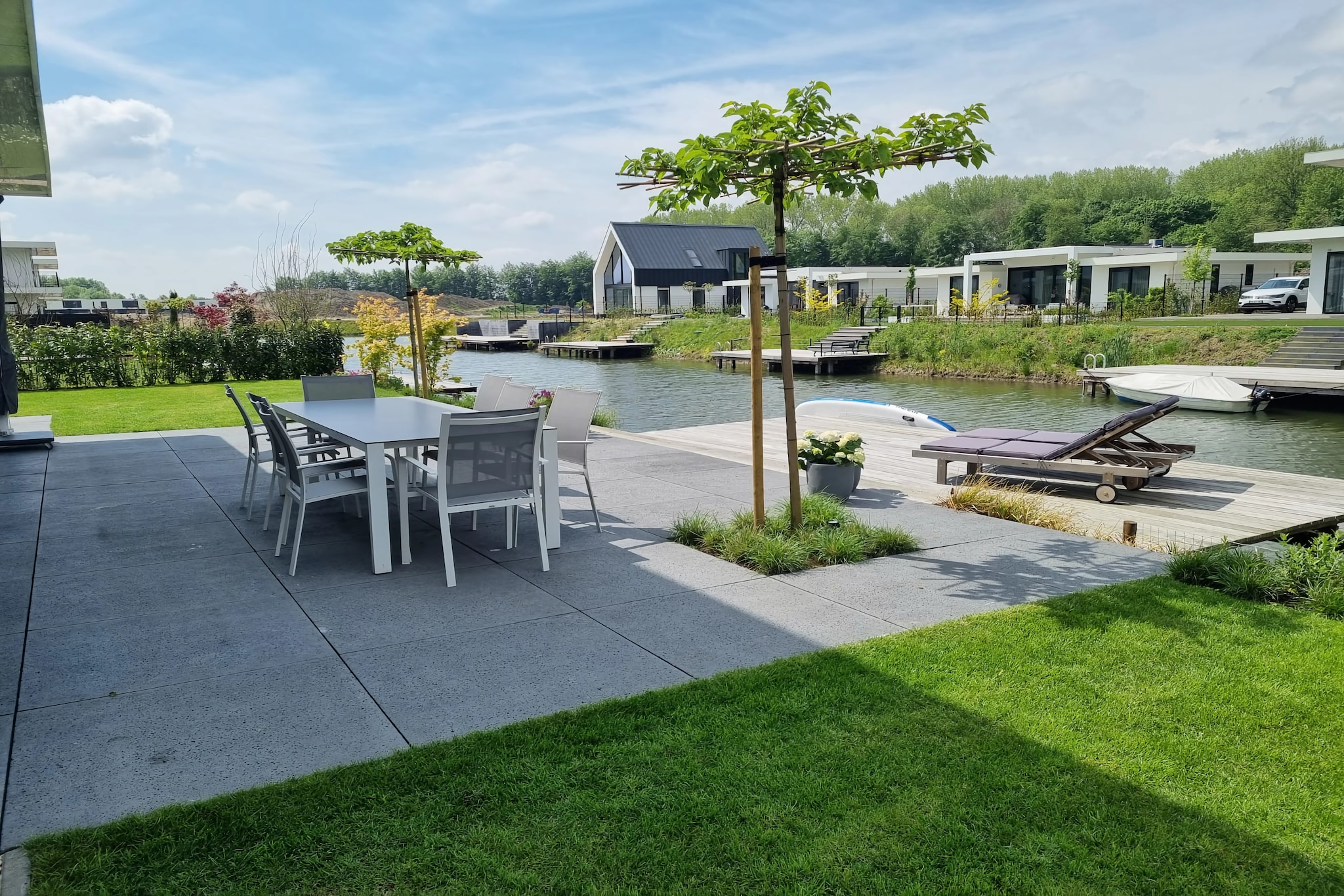 Waterfront villa, forest & golf club