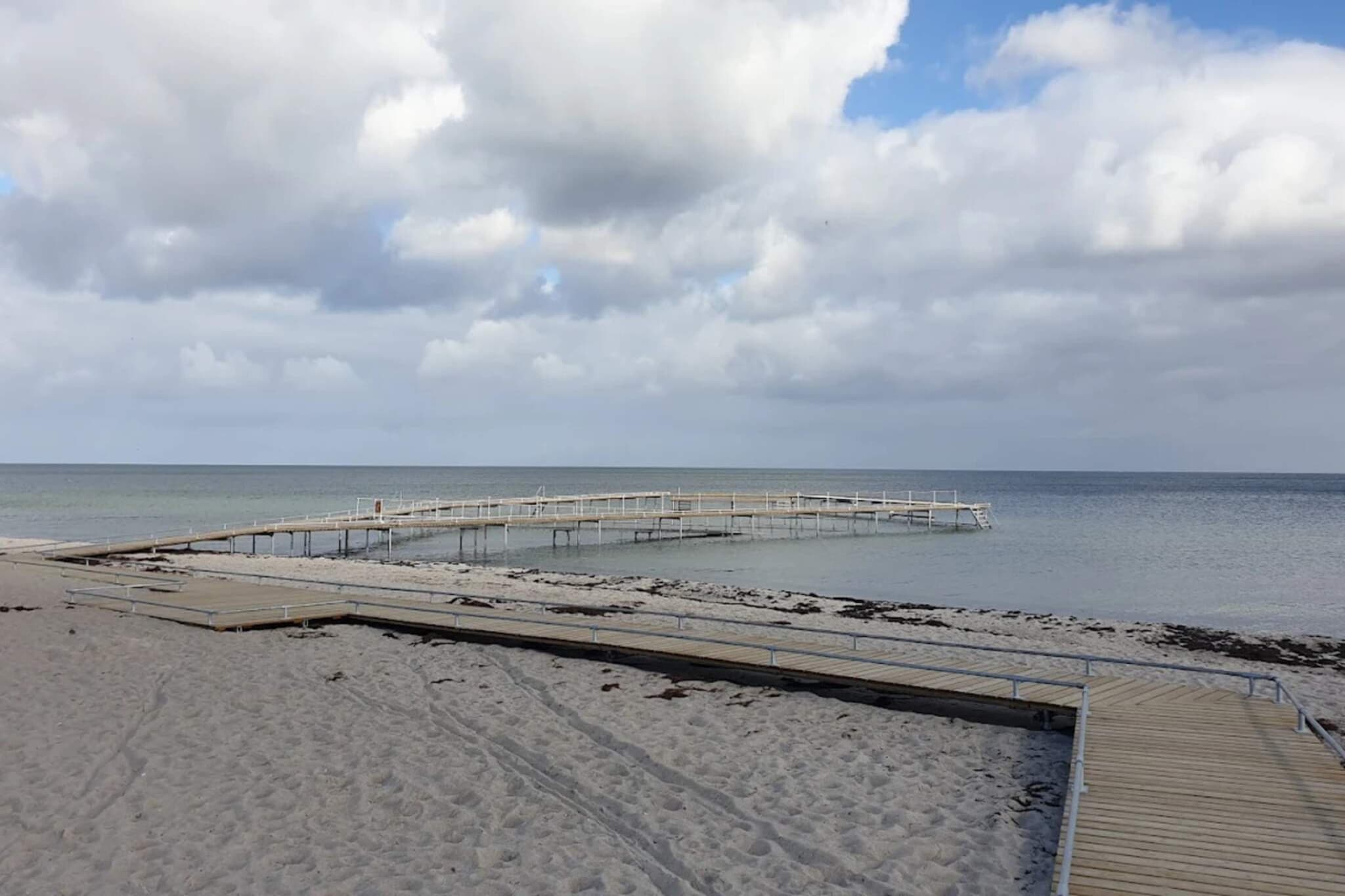 3 room,close to the sea/dike,renovate-Waterzicht