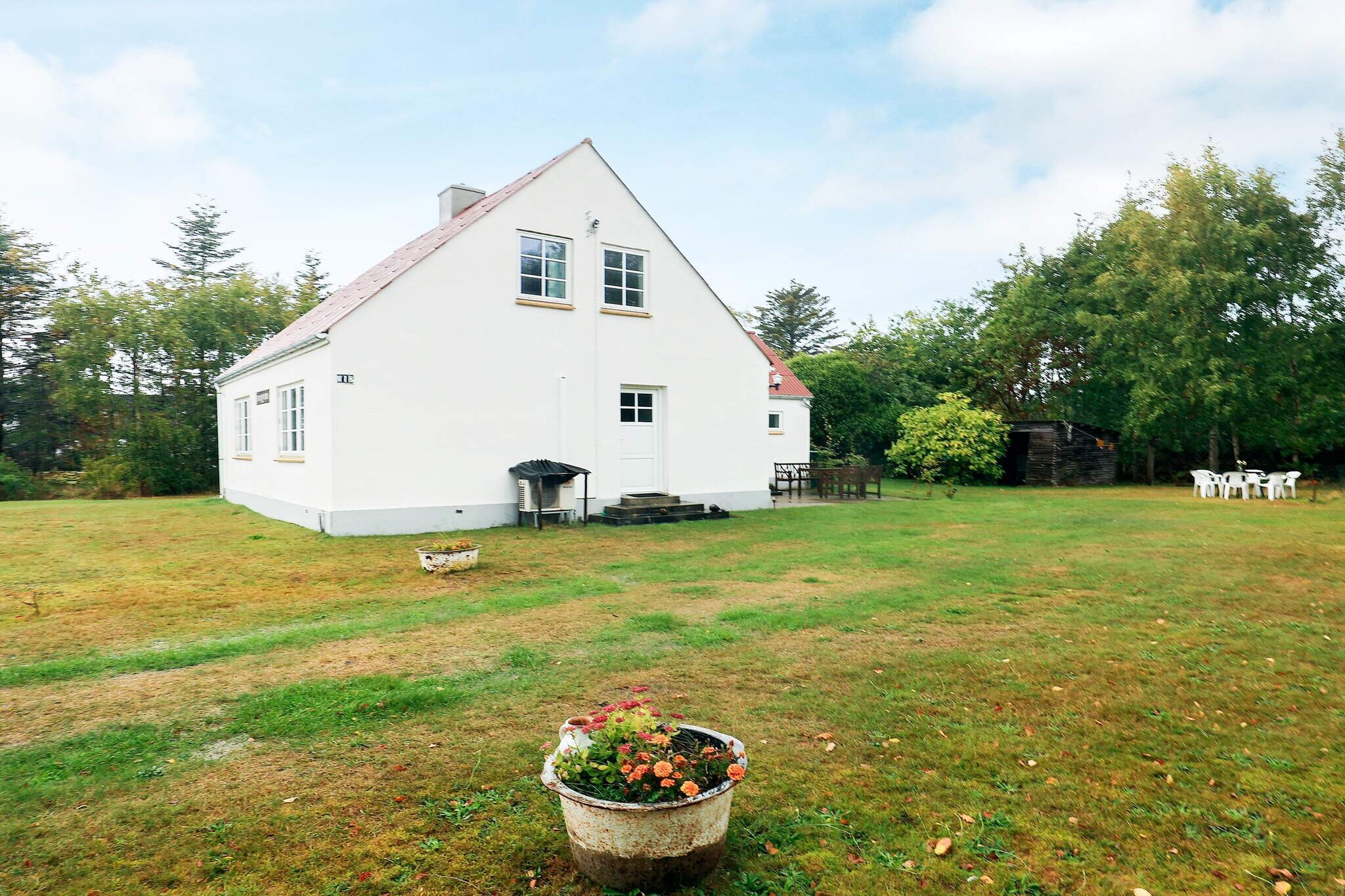 Spacious vacation home in a quiet location on the island of Læsø, just a short bike ride from the harbor town with shops, restaurants, and local fishmongers. A beautiful, child-friendly sandy beach, Kongestranden, is also nearby, making this an ideal spot for a family holiday. The house offers a cozy and welcoming atmosphere both inside and out. The entrance is at the rear, leading to a sunny terrace perfect for morning coffee or relaxing afternoons. Inside, you will find an entrance hall, a practical utility room, and a modern bathroom. The well-equipped kitchen opens to the living room, featuring a wood-burning stove, climate-friendly heat pump, and tasteful, comfortable furnishings. Upstairs in the attic are two bedrooms: one with a double bed and one with two single beds, as well as a small toilet. An extra bed can be added in the living room on the sofa bed, accommodating larger groups or families. The natural grounds surrounding the house are spacious, offering plenty of room for outdoor fun and games. Enjoy breakfast outdoors, cozy barbecue evenings, or ball games with the children. The property provides privacy and a peaceful setting in the beautiful surroundings of Læsø. No rentals to youth groups! This family-friendly holiday home combines comfort, outdoor enjoyment, and easy access to local attractions for a memorable stay.