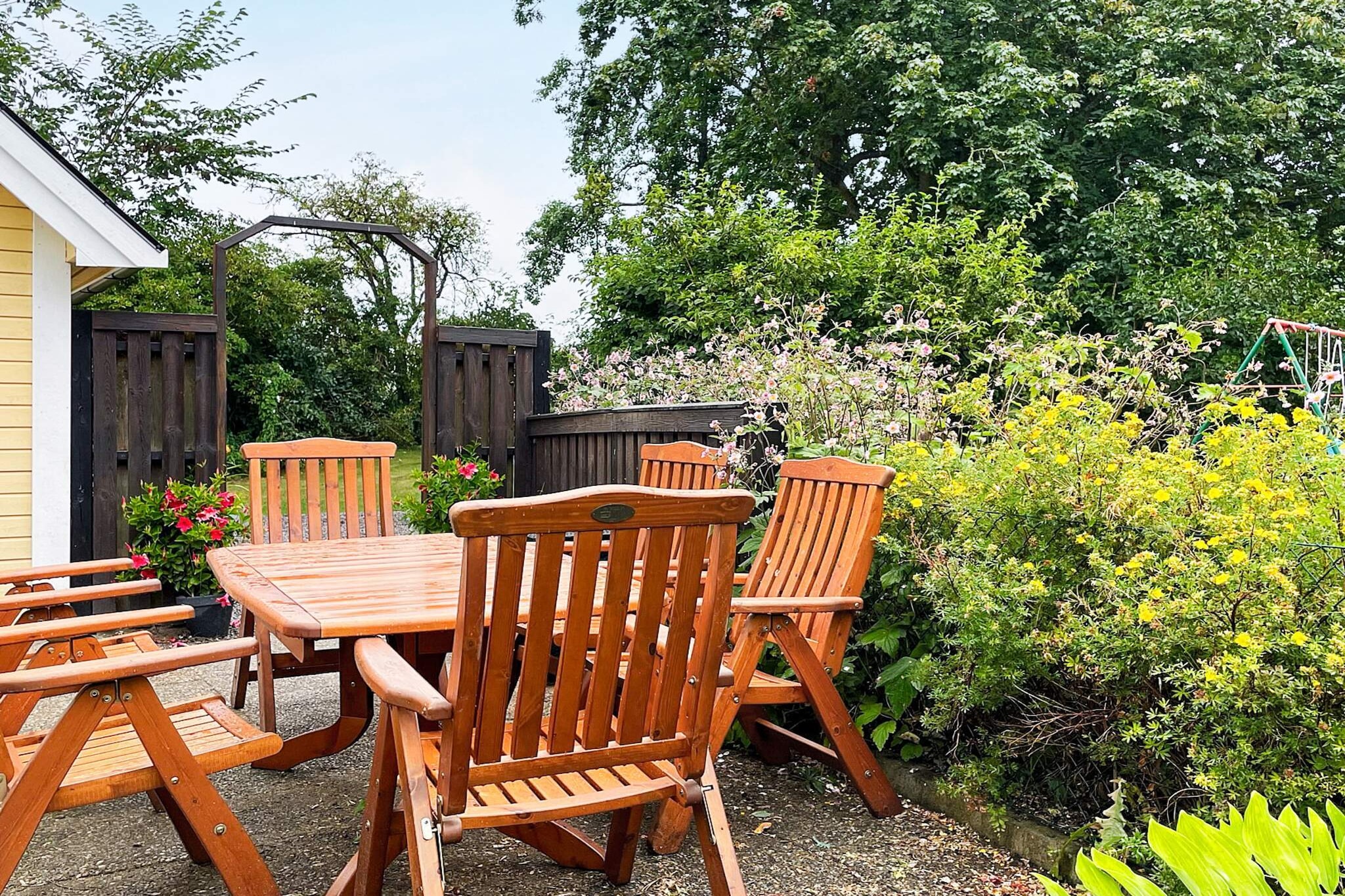 Internet Access DSL, Kitchen(cooker(electric), coffee machine, microwave, fridge(+ freezer), high chair, water from well), Living/bed room(double folding bed, TV(swedish TV channels), chromecast), bedroom(2x single bed), bathroom(washbasin, shower, toilet, washing machine), heating(electric), garden, parking, air to air heatpump