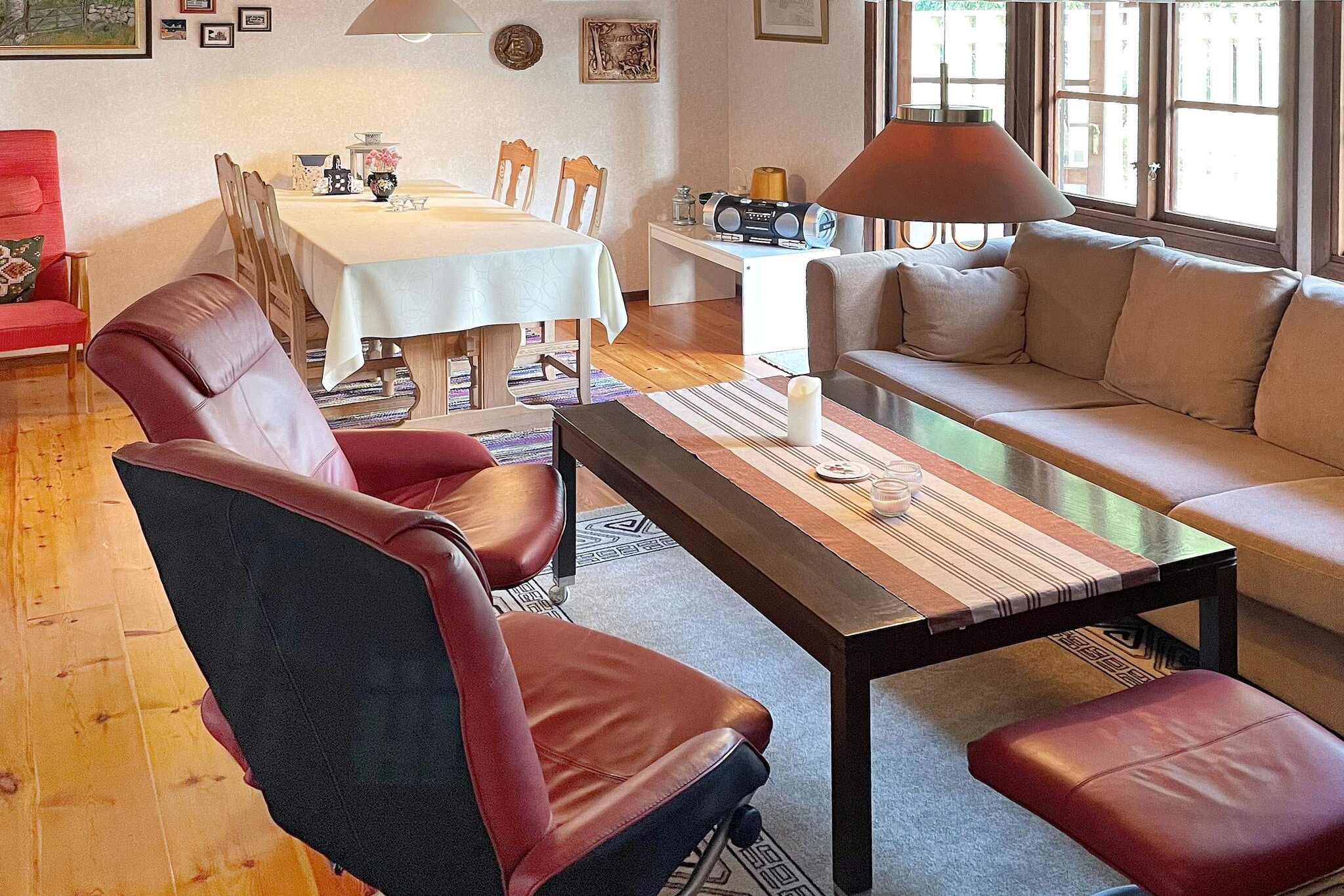 Kitchen(cooker(electric), hood, coffee machine, microwave, fridge-freezer), Living/bed room(double folding bed, TV(swedish TV channels)), Living/bed room(TV(swedish TV channels)), bedroom(single bed), bedroom(single bed), bedroom(single bed), bedroom(double folding bed), bathroom(washbasin, shower, toilet), heating(electric), garden