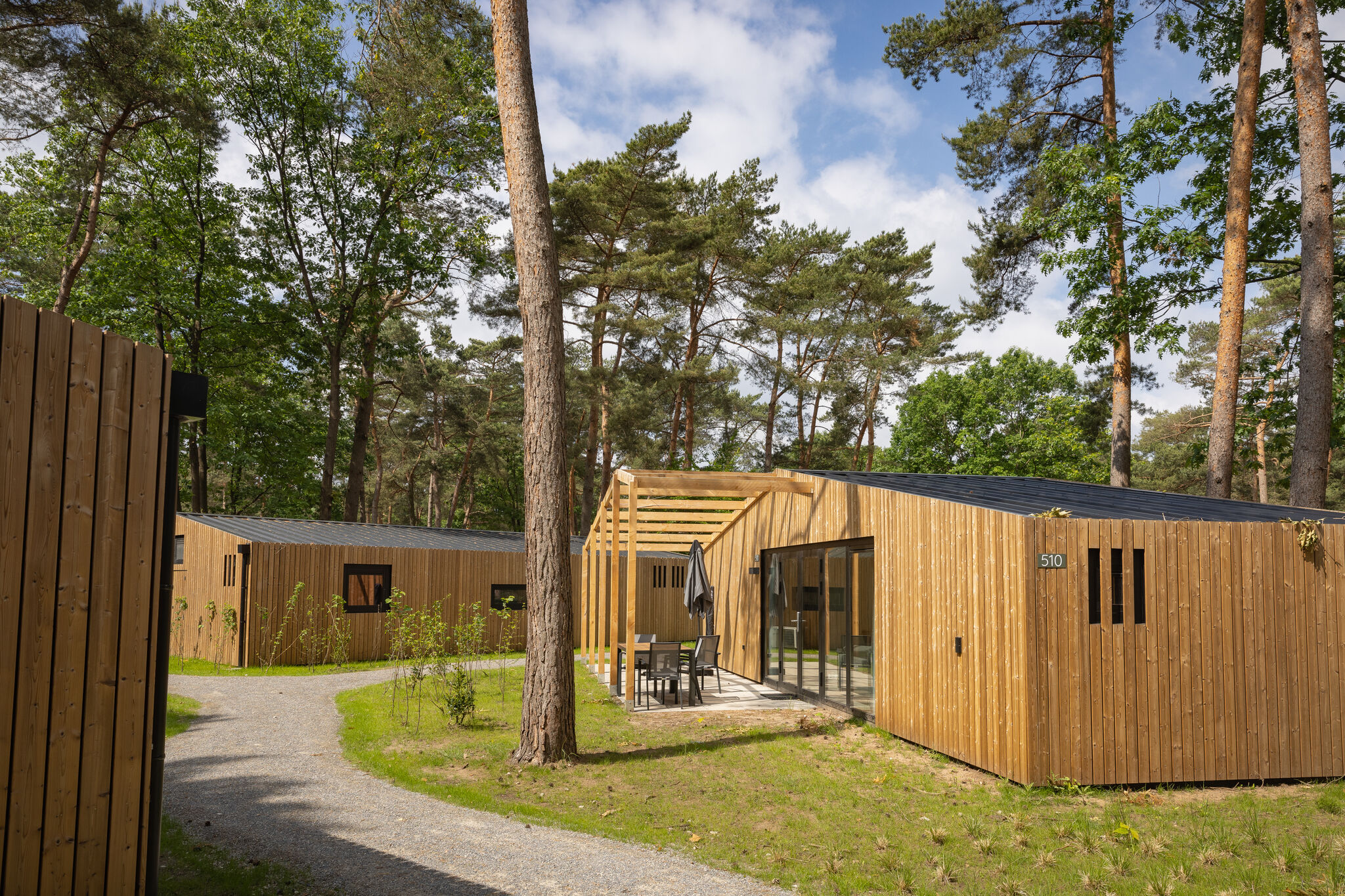 Modern chalet met twee badkamers, op een vakantiepark, 12 km. van Eindhoven