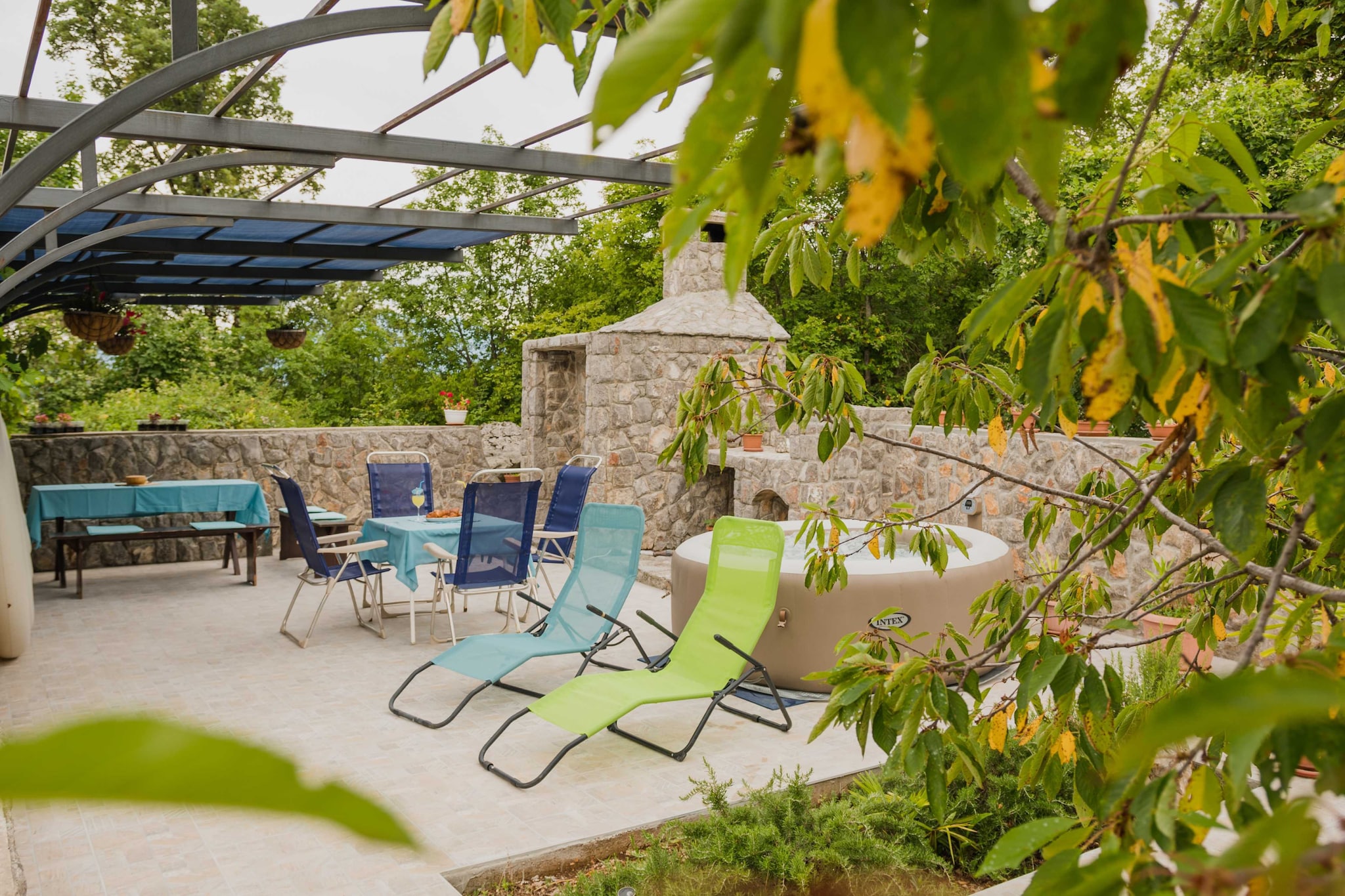 Apartment Lavanda - Four Bedroom Apartment with Hot tub and Terrace-Terras