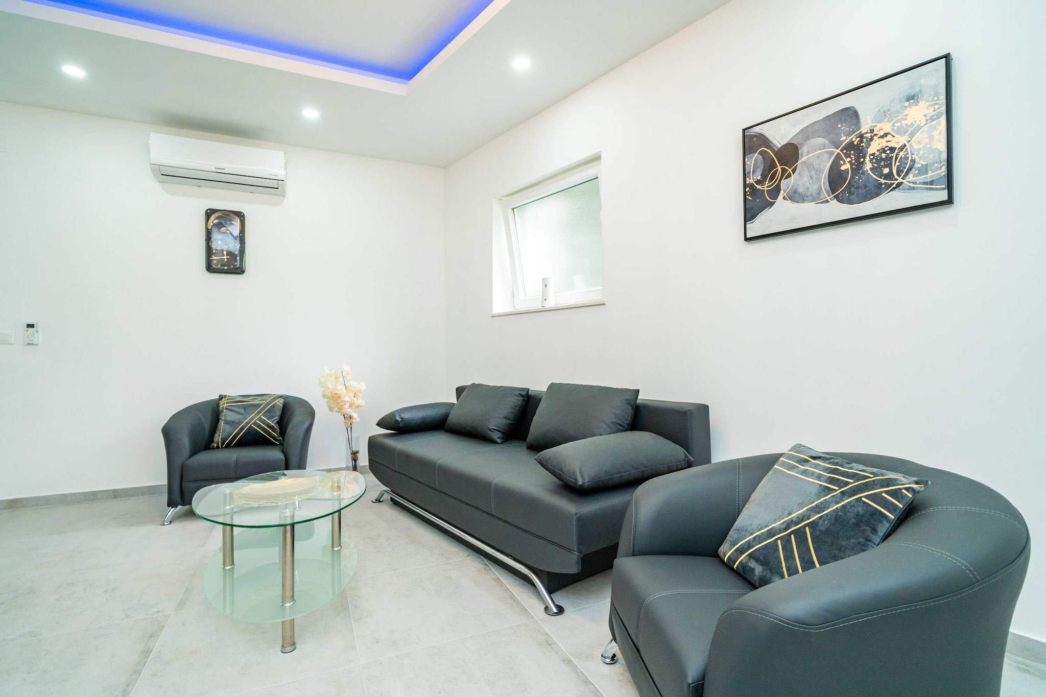 Hidden Gem Apartment - Two Bedroom Apartment with Terrace and Sea View