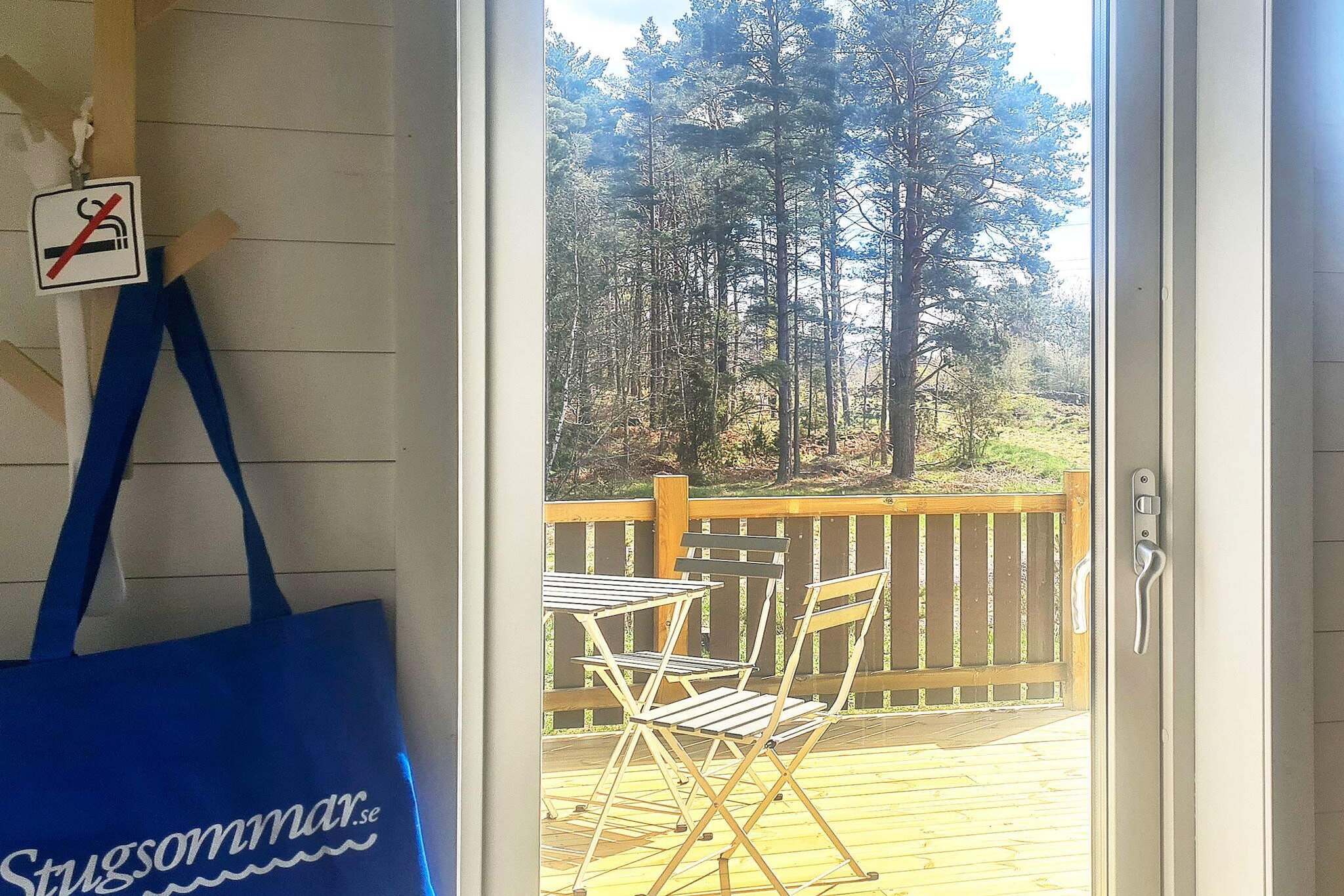 In a rural and seaside area is this guest house, which is located on the owner's plot. Nice little comfortable cabin that was built in 2018. Here you will find a small bedroom and a fresh bathroom and a family room with seating furniture and a simple kitchenette with a fridge and inductions plates. There is also an outside kitchen with running water. There are also two matresses on the floor on the sleeping loft which can use as occasional sleepovers for childreen. You get your own entrance with a terrace that is isolated from the owners house. A short distance away you will find several nice swimming beaches. The most popular is White Sand, which has a lovely sandy beach and is shallow. Out on Revsudden in the summer you will find a small bakery &quot;Flickorna pÃ¥ Revsudden&quot;, where you can buy freshly baked bread and Revets Bistro which has both coffee and delicious Paninis. You can also visit Tjorven cafÃ© &amp; museum, which is very popular. You can get to Kalmar in 20 minutes. Here you will find many events and amusements during the summer and if you are interested in history, you can visit Kalmar Castle, Old Town with its winding cobbled streets that lead through Kalmar's medieval city center and the 300-year-old ship &quot;Kronan&quot;. You can also take a trip to beautiful Ã–land, which has several attractions, including Ã–land's Zoo and all the fine sandy beaches there are.