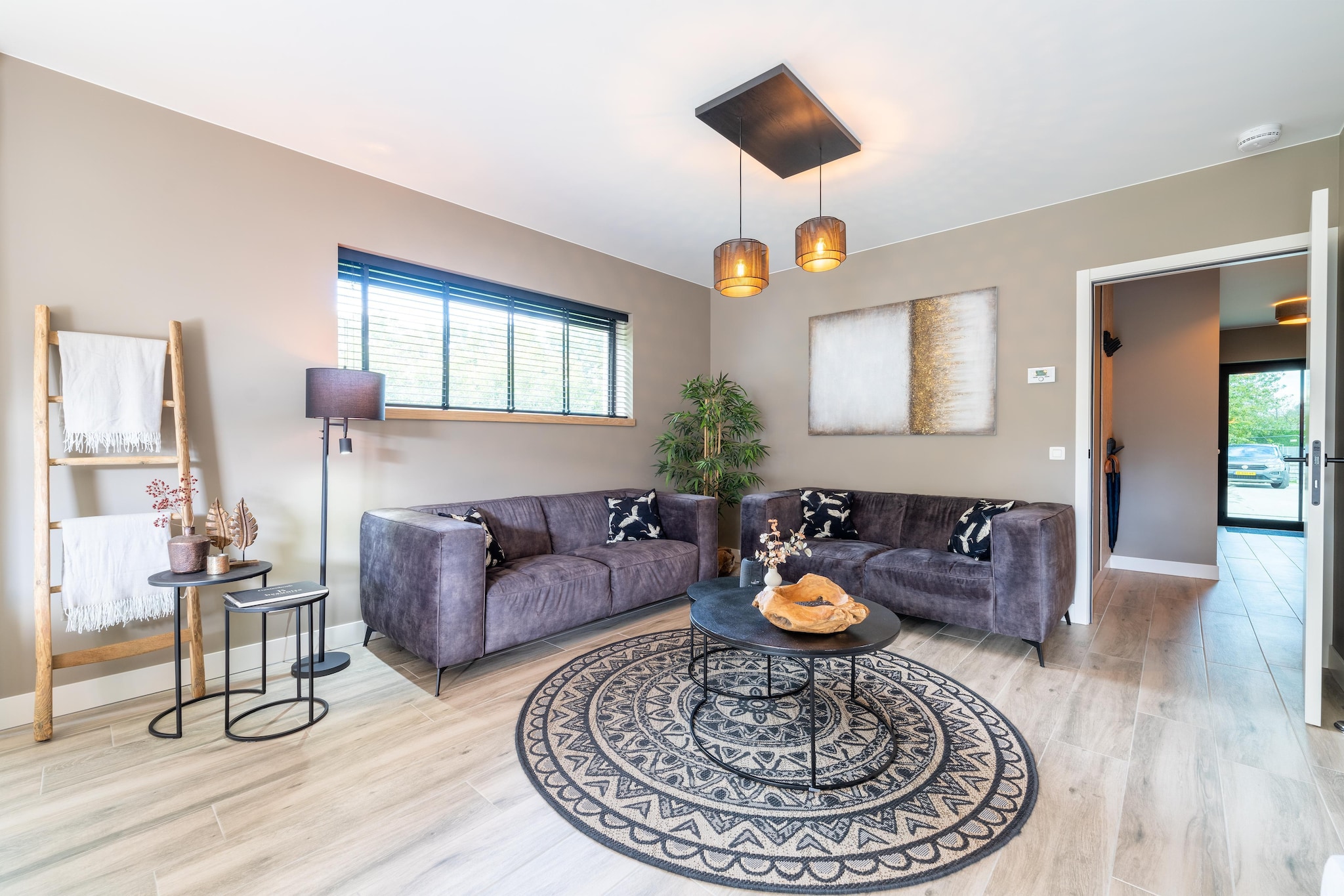 Tucked away in the tranquil countryside of North Limburg, Beaunita is a luxurious 4-bedroom holiday home designed for up to 8 guests. With 4 private bathrooms, wheelchair accessibility, and a hotel-like ambiance, it’s the perfect setting for family getaways or relaxing retreats.
Each double bedroom offers privacy and comfort, while the spacious ground floor includes a wheelchair-friendly suite. The well-furnished garden invites you to unwind, and the lockable bicycle shed with charging station makes it ideal for cycling enthusiasts.
Extras: – Free WiFi and parking – Fully equipped kitchen – Pet-free and smoke-free – Ideal for multigenerational stays and accessible travel
Located within walking distance of Hamont’s center, you’ll find local shops, cafés, and restaurants just minutes away. Explore the scenic surroundings on foot or by bike, bike rentals are available nearby. For a quick city escape, the train station is close, offering easy access to cross-border adventures.