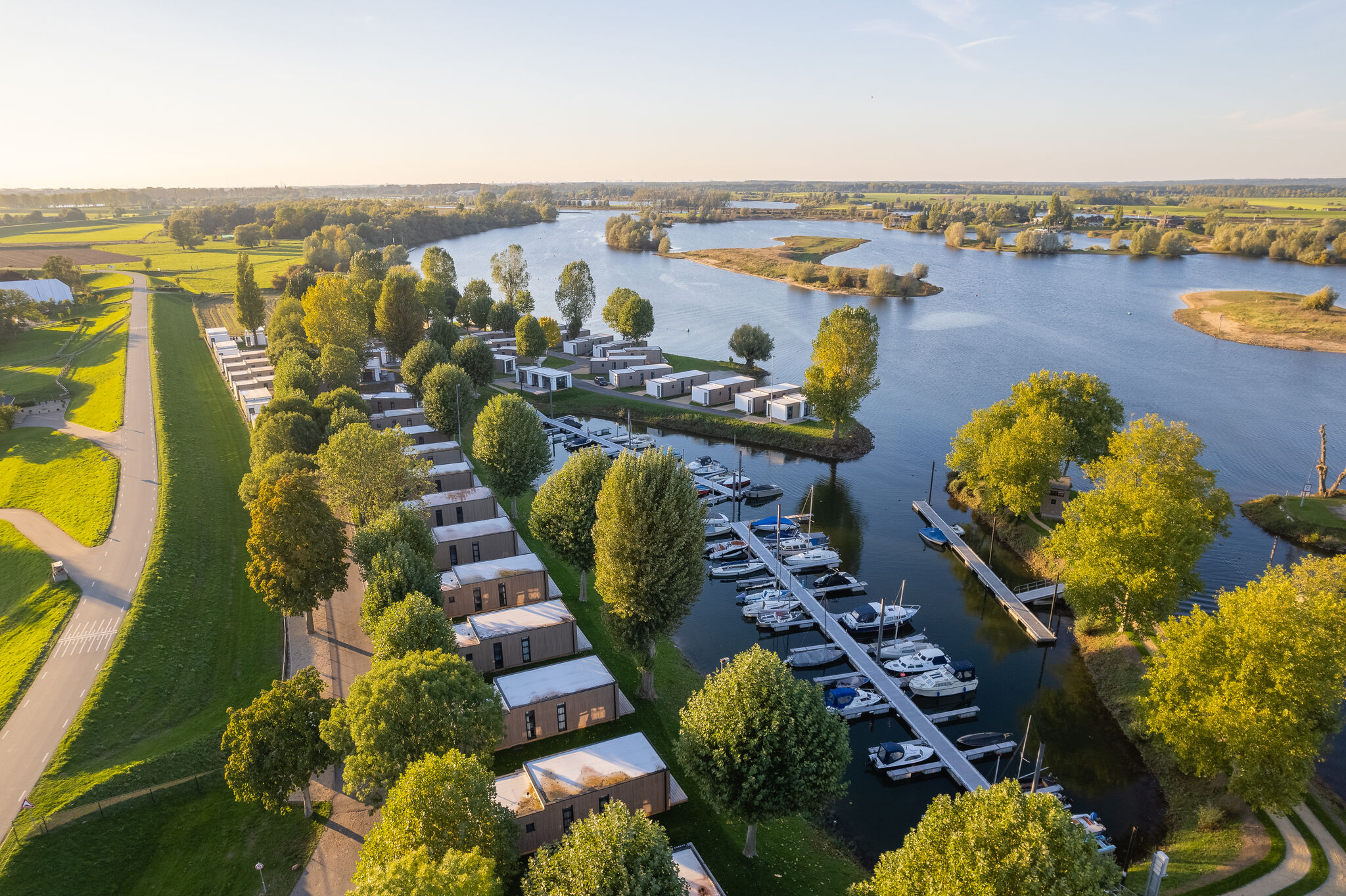 Luxury holiday home on the water, located in a holiday park in the Betuwe