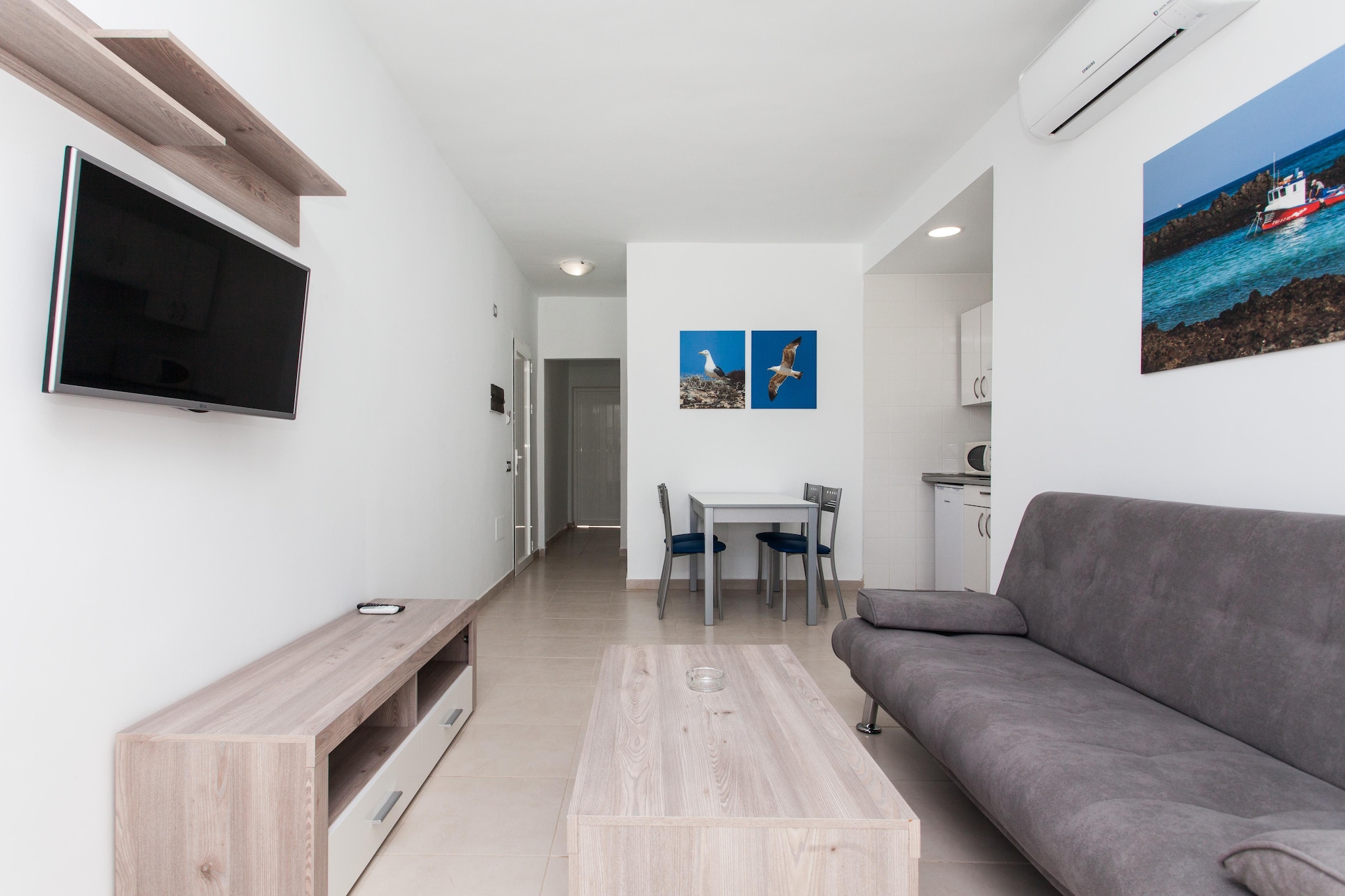 Living room(single sofa bed, TV), Kitchen(dining table, hob, electric kettle, toaster, coffee machine, microwave, fridge-freezer), bedroom(double bed(150 x 200 cm)), bedroom(single bed(90 x 200 cm), single bed(90 x 200 cm)), bathroom(shower, toilet, bidet, hairdryer), storage, Open air pool, Garden, Garden Furniture , balcony or terrace, heating(through air conditioning), air conditioning, bicycle storage, deckchairs, parasol, swimming pool(shared with other guests)