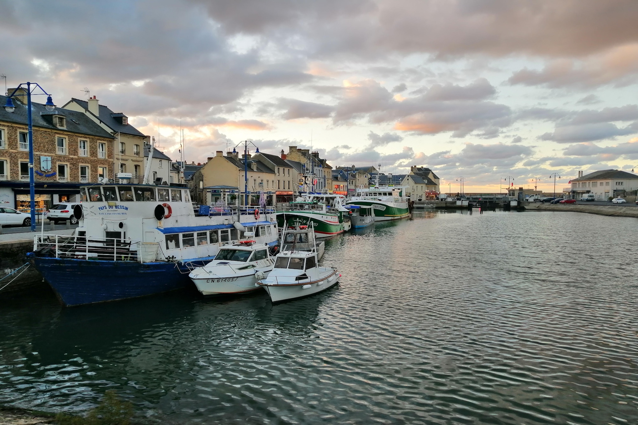 Schöne Wohnung am Hafen in Port-en-Bessin-Huppain