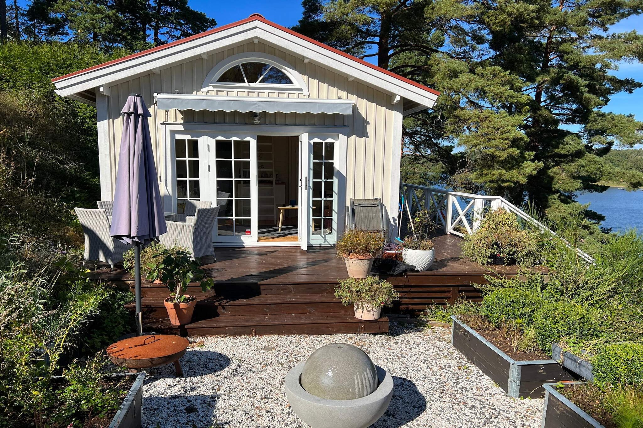 Internet Access DSL, Living room(2x single bed), open kitchen(cooker(electric), hood, coffee machine, microwave, dishwasher, fridge(+ freezer), washing machine, water from well), bedroom(double bed), bathroom(floor heating)(washbasin, shower, toilet), heating(electric), garden furniture, parking