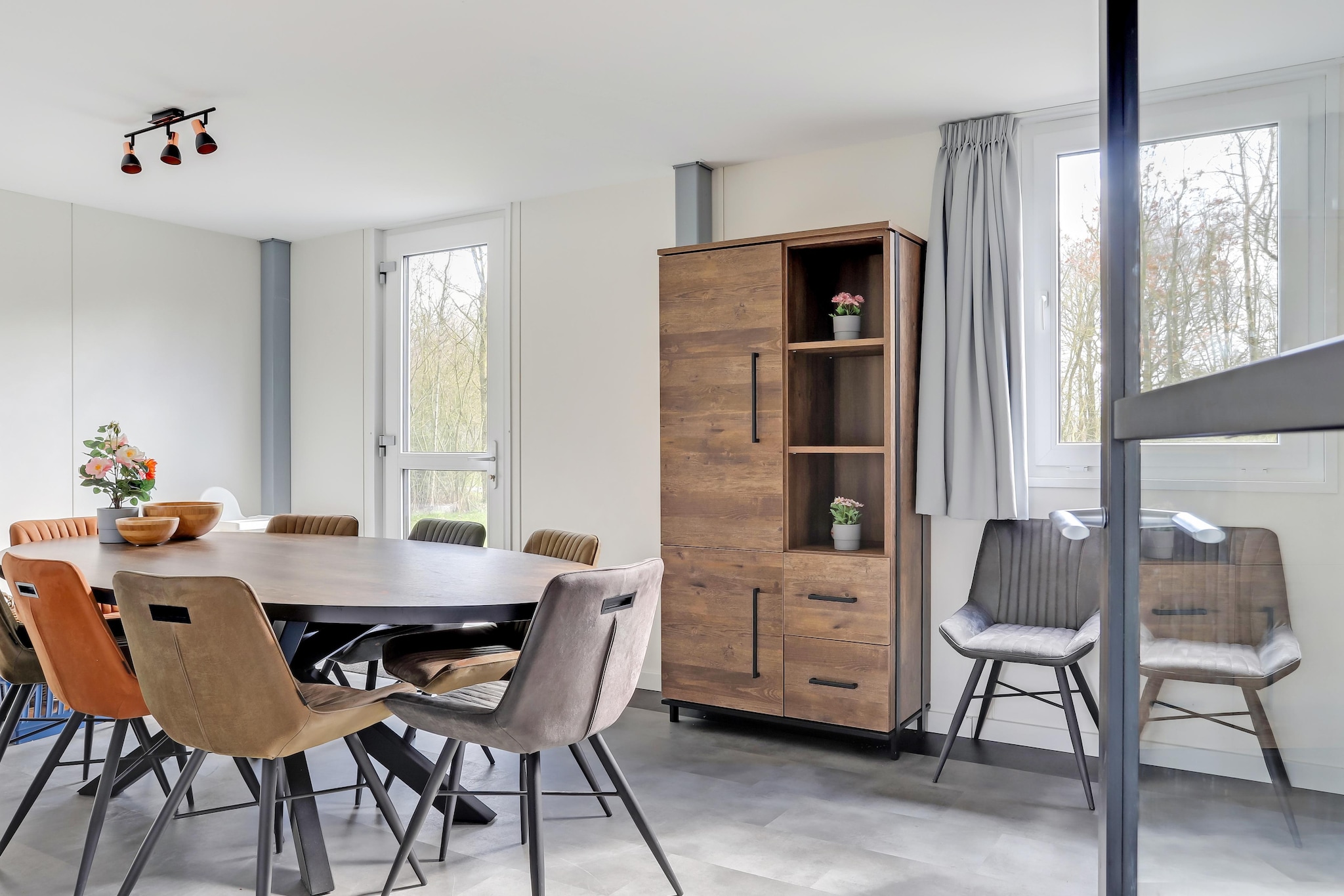 Comfort and Charm at Your Private Retreat
This inviting holiday home in Noordwolde, Friesland, offers space, style, and serenity for families or groups. Nestled in a small-scale, green holiday park, the house features five cozy bedrooms, two bathrooms, a warm living room with a decorative fireplace, and a fully equipped kitchen. For relaxation, enjoy the infrared sauna, solarium, or unwind in the private wood-fired hot tub. A large garden with a terrace, garden furniture, and an EV charging station ensures your stay is as comfortable as it is convenient.

Natureâ€™s Playground at Your Doorstep
Just 200 meters away lies the scenic Spokeplas, a serene lake with a sandy beach ideal for swimming and sunbathing. Explore nearby walking trails in the lush Spokebos or rent bikes to follow beautiful cycling routes that begin only 300 meters from the house. For family fun, the open-air swimming pool De Dobbe is just 400 meters away. A short drive brings you to the breathtaking De Weerribben-Wieden National Parkâ€”perfect for canoeing, birdwatching, and immersing yourself in untouched Dutch wetlands.

Dine, Discover, and Delight
A variety of local delights await in nearby Noordwolde. The Pizzeria Steakhouse Sphinx, only 1.2 km away, offers hearty meals to satisfy every appetite. Stock up on groceries at the Jumbo supermarket nearby, or visit one of the cozy cafÃ©s in town. Whether youâ€™re looking to cook in your fully equipped kitchen or dine out, Frieslandâ€™s warm hospitality and culinary charm make every meal memorable.