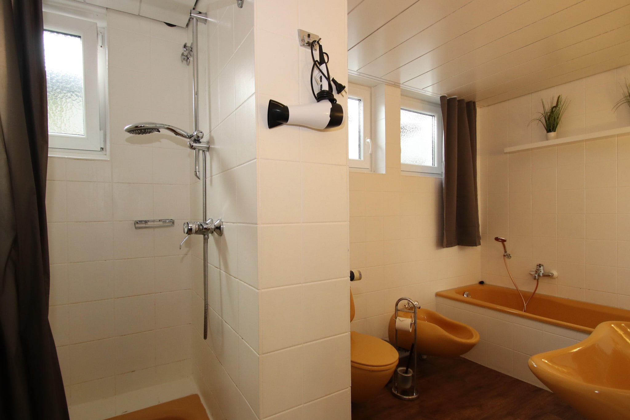 Kombination Bärenhütte  Hirschblick 10 Erw 2 Kinder-Badkamer