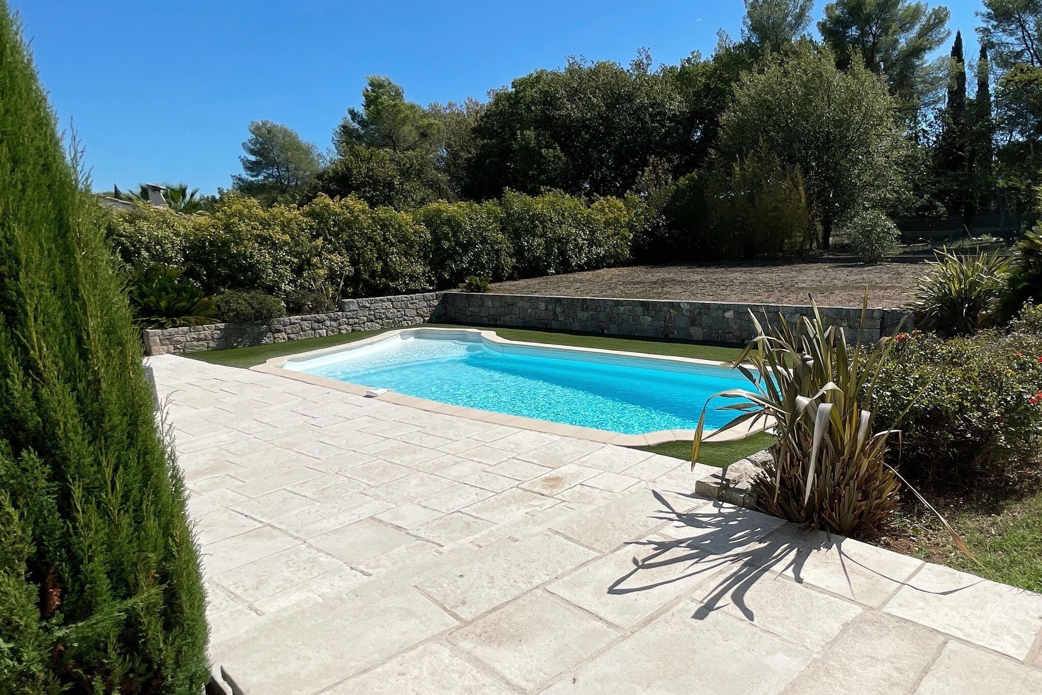 Belle villa contemporaine avec piscine à Mougins