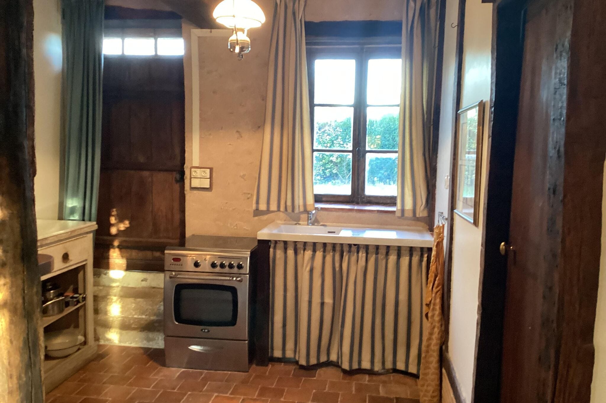 Charmante vakantiewoning in Le Veurdre met een privétuin