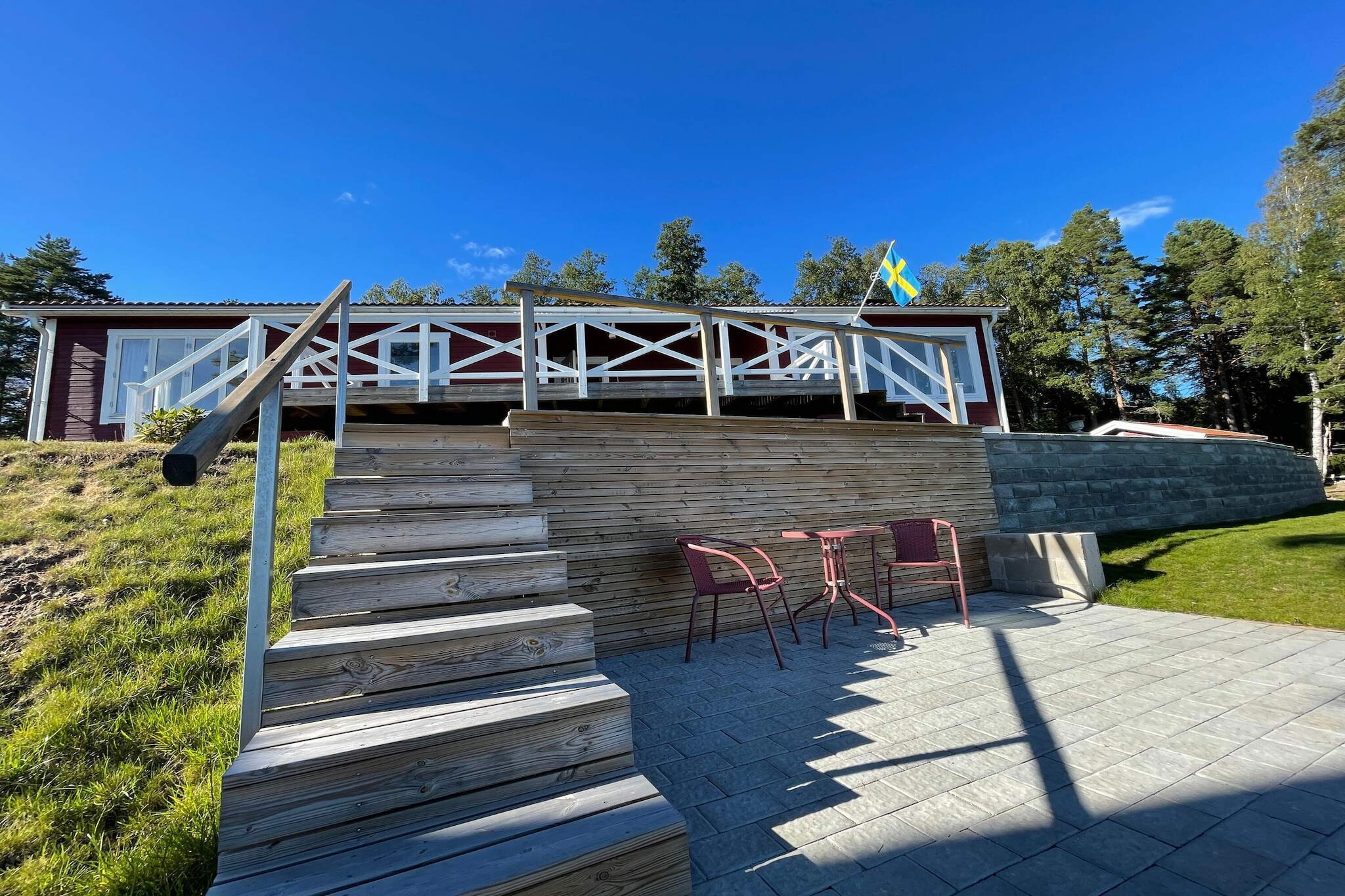 Welcome to this absolutely incomparable location and a cabin in absolute top condition! The view that meets you once you turn down the small private road down to the cabin is breathtaking. Lake HjÃ¤lten spreads out in front of you, and a private jetty, hardened water line so you always have firm, clean ground under your feet when you step in or out of the water after a swim, a rowing boat at your disposal and neighbors at a comfortable distance - the here is an idyll just waiting to be discovered! You park the car and then take the finely cast concrete stairs up to the cabin and find a large wooden deck. Once there, you can just face the lake and soak up the peace. If you turn towards the cabin and step inside the door, you will find a hall where you can choose three different directions. If you take a right, you will come to a dining room where there is a round table and chairs, and if you continue forward, you will come to the living room. Here you have a lovely flood of light with large windows, all of which face the water. There is also a stove to light up on cold summer nights or perhaps in autumn. You will also find a large corner sofa and another dining group to settle down at, if you want to enjoy dinner here or why not set up a board game! The room is made for relaxed socializing. If you take the left instead, you will find a newly built bedroom with a bunk bed. Ceiling spotlights make the room bright and very inviting. You will also find two larger bedrooms which are also bright and nice, one with two single beds and the other with a double bed. From both of these rooms you have magnificent lake views. A newly renovated bathroom is also found in this part of the house. You can also enjoy a lake view from here. If you go straight into the hall inside the door, you will come to a fully equipped kitchen, also with a view of the lake. There is a large dining table and exit to another balcony on which there is also outdoor furniture. HjÃ¤ltevad is just nearby with a restaurant and grocery store to make the stay easy, but it is perhaps the natural values around the cabin that make it truly a dream both in early spring, summer and autumn! Welcome!