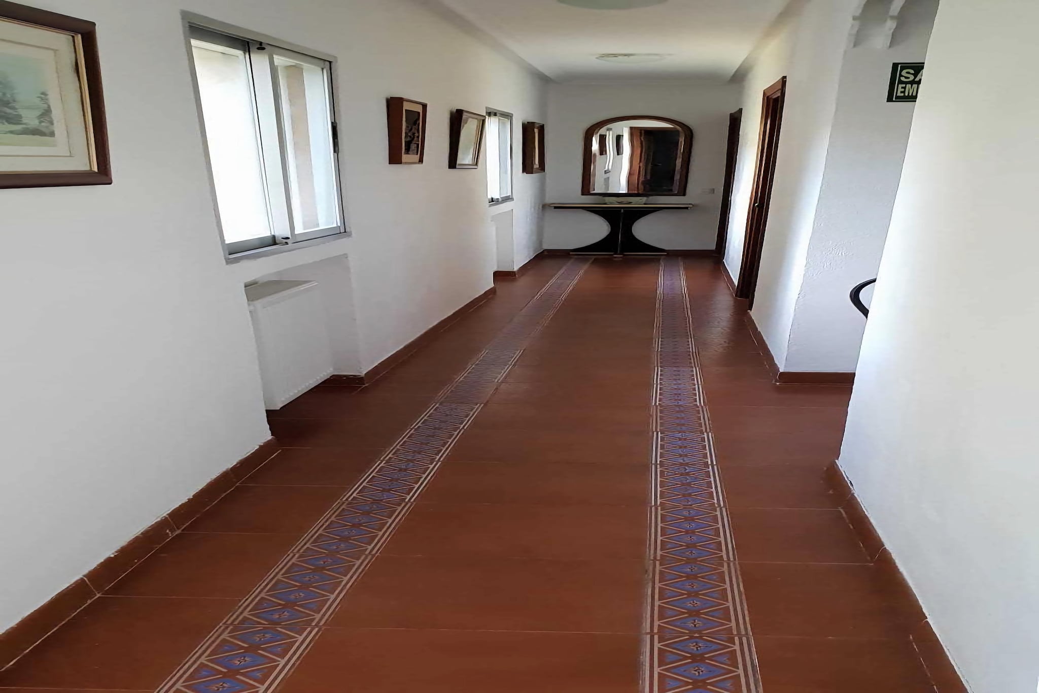 PRECIOSA CASA RURAL CON JARDIN - Flur