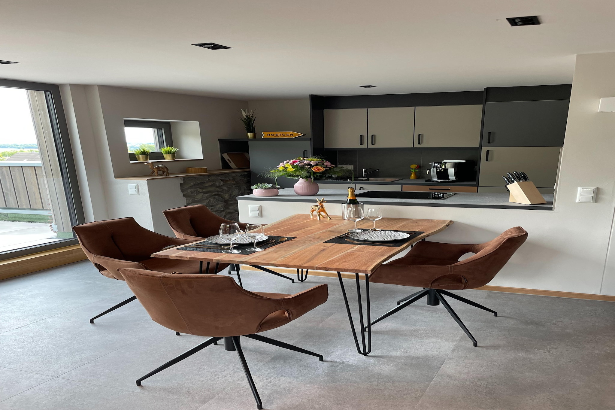 Apartment with balcony and barbecue