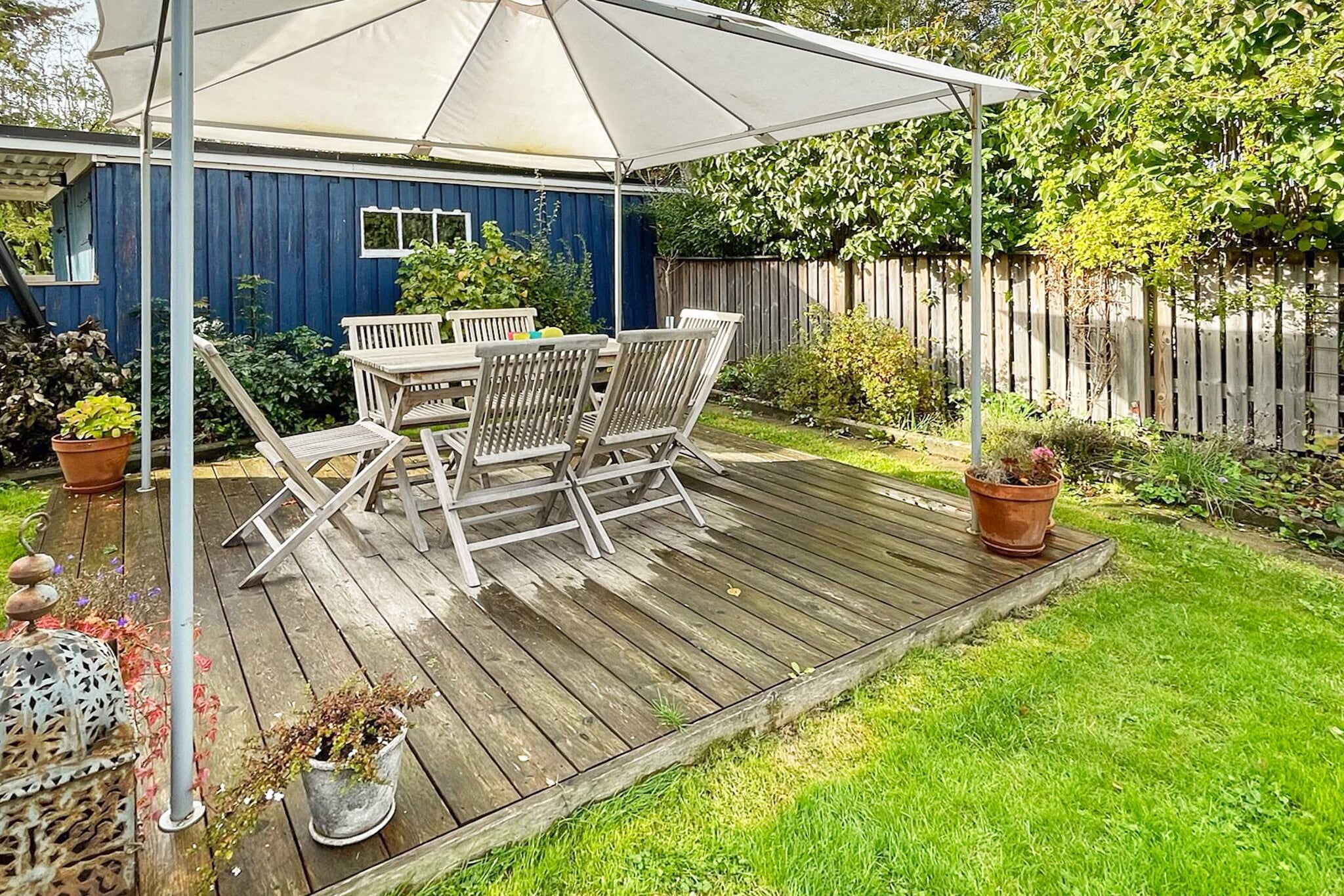 Welcome to a well-preserved SkÃ¥nelÃ¤nga from the early 1900s that has carefully gained a high standard in recent years. It is incredibly well planned and makes it possible for the company as well as the family to both have time together and be able to withdraw if desired. At the back of the house you can rest your eyes against a beautiful view of the plains of SkÃ¥ne. The house is not suitable for small children. On the lower level you have a spacious living room with sofa, armchair and TV. Here you are happy to sit and relax after a day outdoors. You also have a very nice kitchen there that creates a desire to eat and embraces one of warmth. Here you stand with pleasure and cook. Here you can accommodate the family or company. The house's bathroom is large and renovated with today's high standards such as underfloor heating, which warms well. It is adjacent to the bedroom with a double bed (160cm) on the first floor next to the kitchen. You also have a washing machine and extra toilet on the lower level next to the stairs. A steeper staircase takes you up to two bedrooms and a larger living room. One bedroom has two single beds (90cm each) and in the other there is a double bed of 140cm. In the living room there is a daybed where you can relax and maybe read a book. The upper level is otherwise perfect for the children to be able to hang out on. At the back of the house spend time outdoors. There is outdoor furniture and a gas grill. You also have lawn and a very nice view! A pergola that additionally protects you from the worst rain. Welcome to a SkÃ¥nelÃ¤nga where you really have the right conditions for a successful holiday! In some places in the house, wooden beams or the doorway may be slightly lower than today's standards. This is a place for those who want to get away from stress and big city life, where tranquility is in focus. If you want to go on excursions, this place is very well located. You have incredibly nice beaches along Ystad, LÃ¶derups strandbad, Kivik and Sandhammaren. You have Ystad, Simrishamn, Tomelilla if you want to shop, eat well or just walk around. You have a very famous CafÃ© down here &quot;Olof Viktors&quot; which is highly recommended. Feel free to also take a visit to the Old Bakery â€“ Ã–rnahusen, Fredrik at Eklaholm and Glimmingehus. A few miles away you have Ales stones, KÃ¥seberga and much more. For the children, there is a lot to explore such as SkÃ¥ne Zoo, Ystad Zoo and Tosselilla Sommarland and much more.