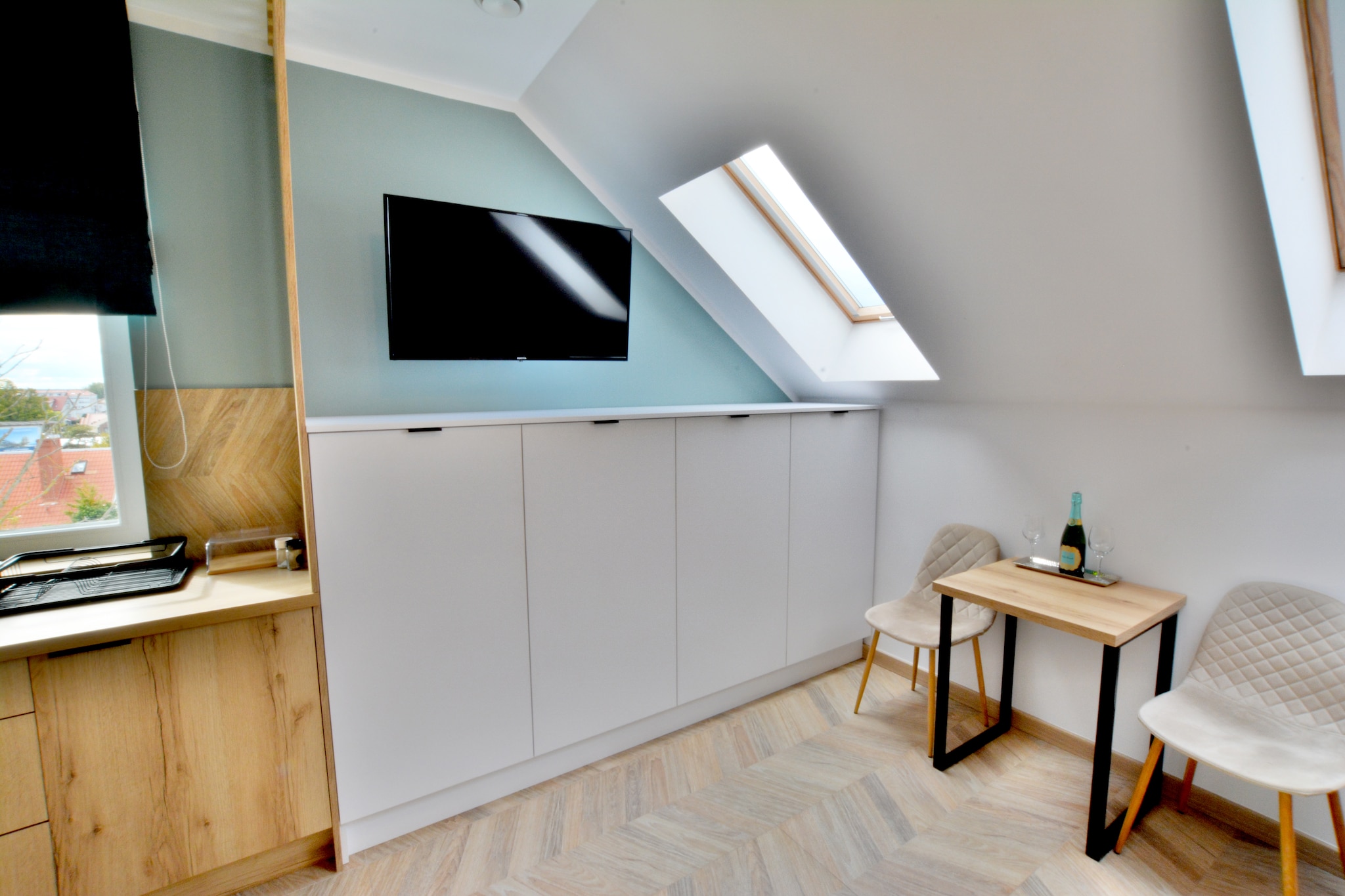 A cozy apartment building in the heart of the resort, practically right on the beach, only 50 m from the sea. There is a small bar on the ground floor. There are many other dining options, souvenir shops and cafes nearby.
A comfortable holiday studio is located on the 3rd floor. It can accommodate 2 people. An undoubted advantage of this accommodation is the partial sea view, which can be admired from the kitchenette window. The apartment consists of a spacious living room with a double bed, a table and a TV. There is also the kitchenette mentioned above and a bathroom with a shower. Central heating. Wireless internet is available. There is free parking at the apartment.
The price of your stay includes: bed linen, towels, water and electricity consumption, final cleaning, internet, parking.
Ustronie Morskie is located in Western Pomerania, 10 km east of Kołobrzeg. A sandy, clean beach, a walking pier, a seaside climate, a picturesque cliff are the advantages of this resort. Ustronie Morskie is a well-known and popular holiday resort on the Polish coast - many cultural and sports events are organized here. Active people, in addition to sunbathing and sea bathing, can take advantage of hiking and cycling trips, horse riding and sightseeing flights. The water in this region is among the cleanest on the Polish Baltic coast and safety is ensured by qualified lifeguards equipped with specialist equipment. Attractions in the area: fishing port and colorful fishing boats standing on the beach. In Ustronie Morskie there are two walking piers. Fans of swimming in the pool are invited by the local Aquapark Helios (indoor swimming pool, outdoor swimming pool, hydromassage, whirlpool). In this sports complex, guests can also enjoy a bowling alley, tennis courts and sports fields. The Aquapark is located approx. 700 m from the resort.