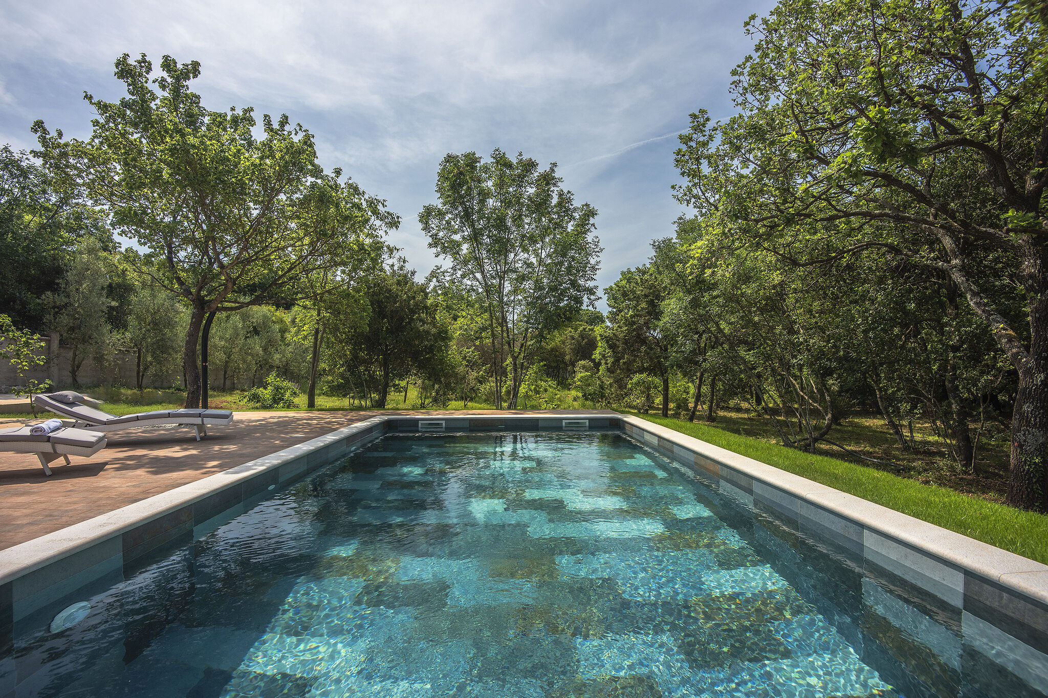 Belle villa avec piscine privée et jardin clôturé