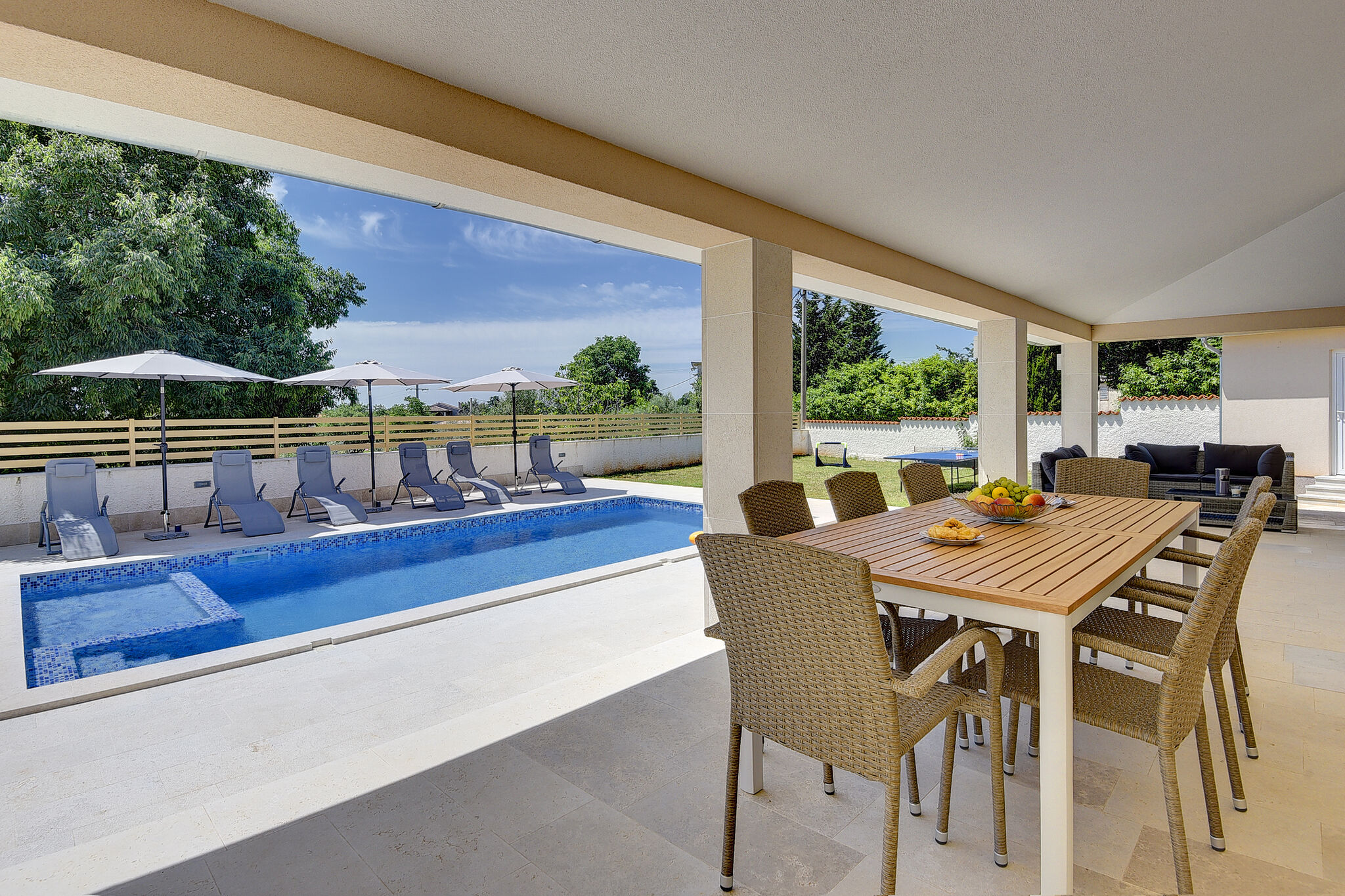 Single-storey villa with private pool