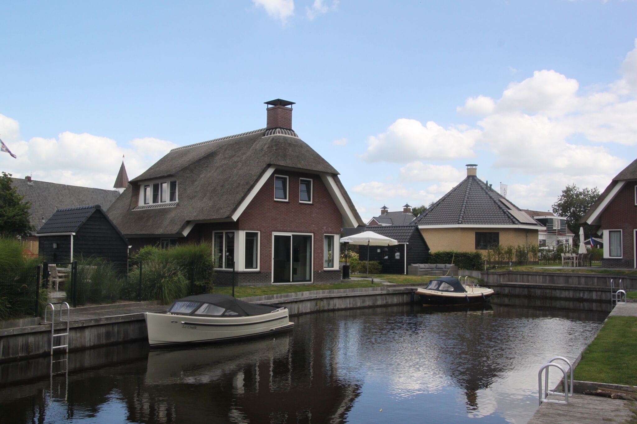 Atmospheric villa with sauna, in a holiday park on the water in Friesland