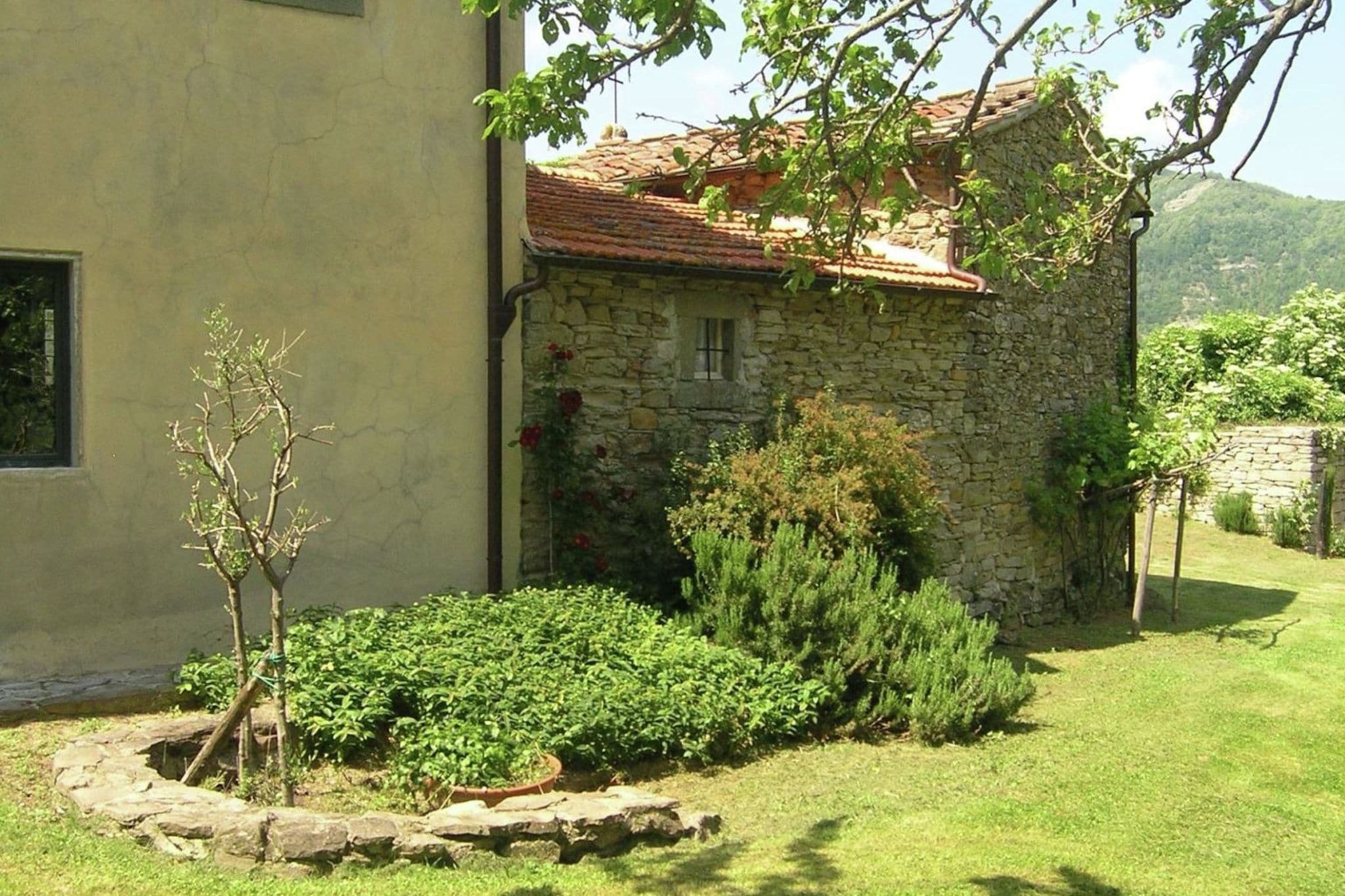 Independent apartment in an ancient village, with swimming pool
