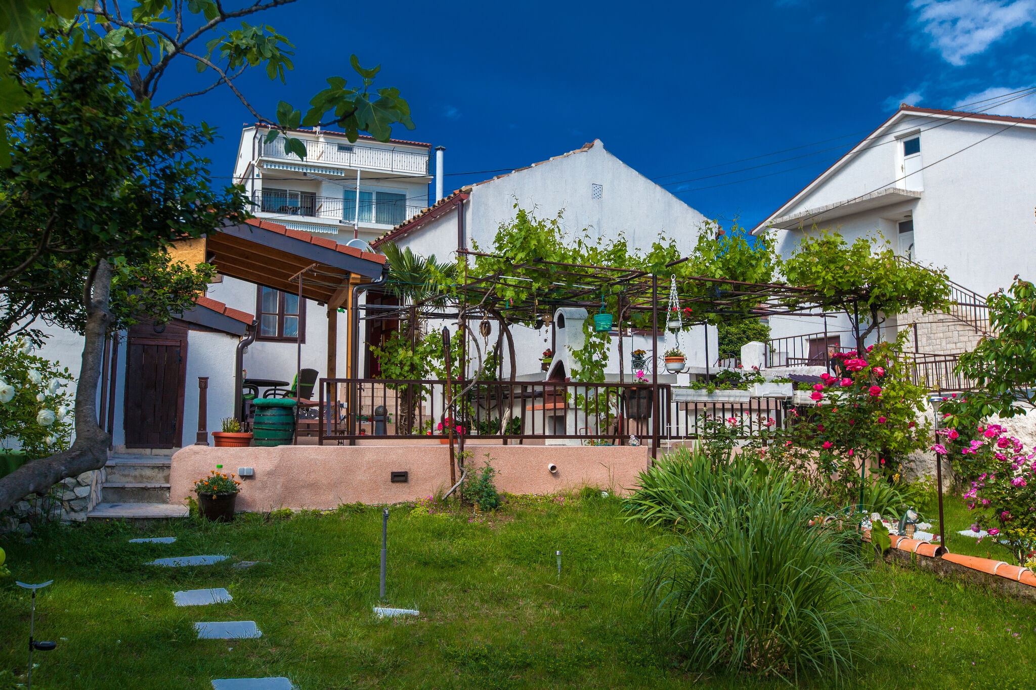 Schönes Ferienhaus mit überdachter Terrasse und Garten