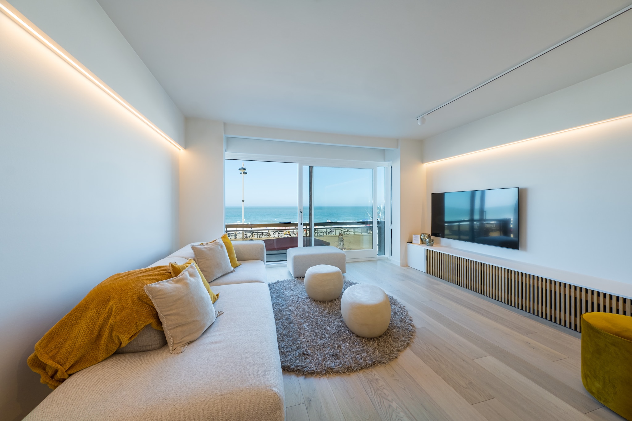 Beautiful apartment with direct sea view