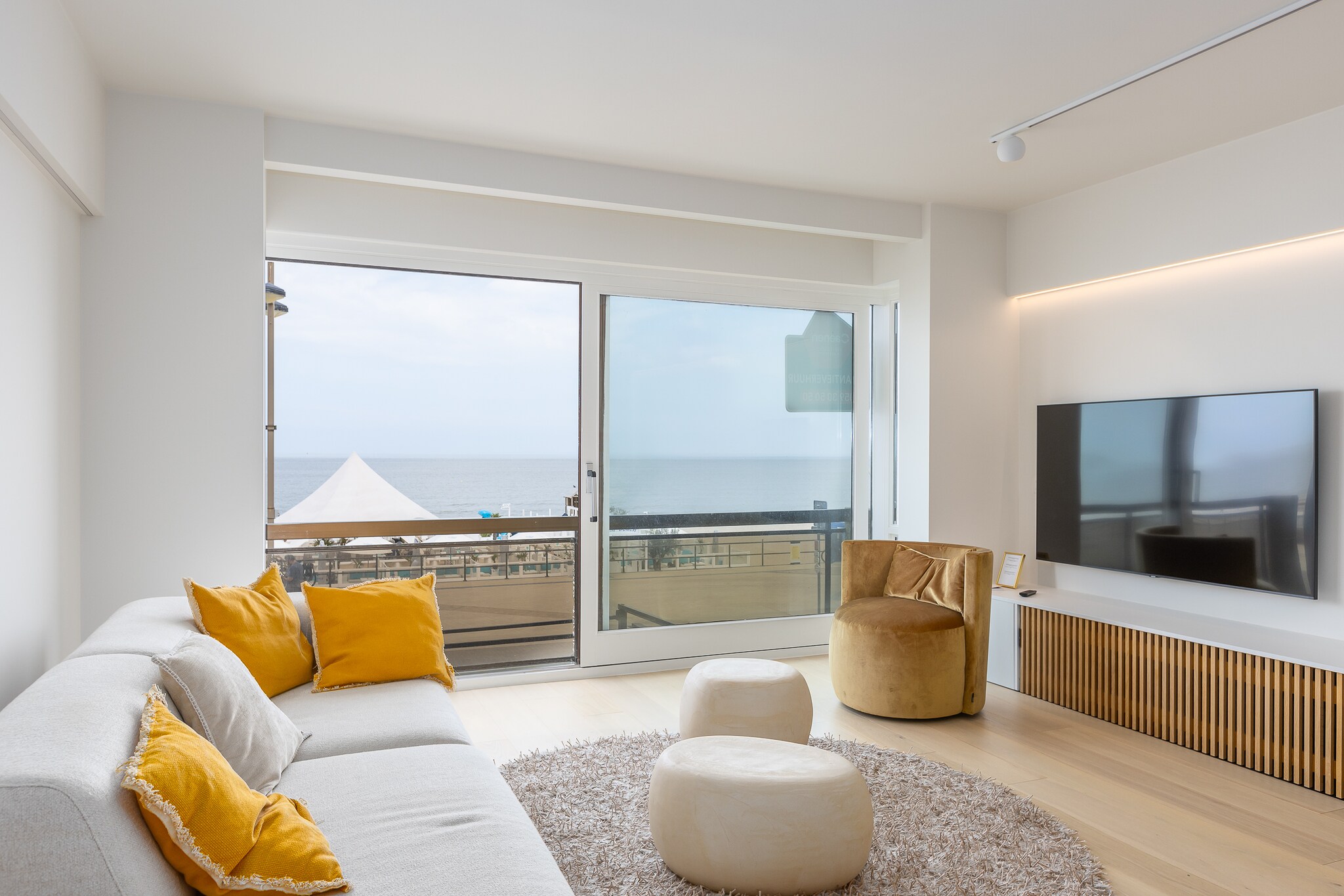 Experience an unforgettable stay in this breathtaking apartment on the 1st floor, a true coastal gem! This uniquely renovated apartment features 2 bedrooms: one with a luxurious double bed and one with a bunk bed with 3 single beds, perfect for families or groups of friends. Step into the spectacular, light-filled living area, with a top-class cozy sitting corner and an irresistible direct sea view that will captivate you every day. The open, fully equipped kitchen is a dream for any home chef, and the stunning bathroom with walk-in shower and separate toilet offers ultimate comfort. Every detail of this apartment exudes style, luxury, and refinement. It is the perfect place to relax, enjoy the sea, and create an unforgettable holiday experience. Wifi: yes - parking: not included - sheets: bring your own - towels: bring your own.