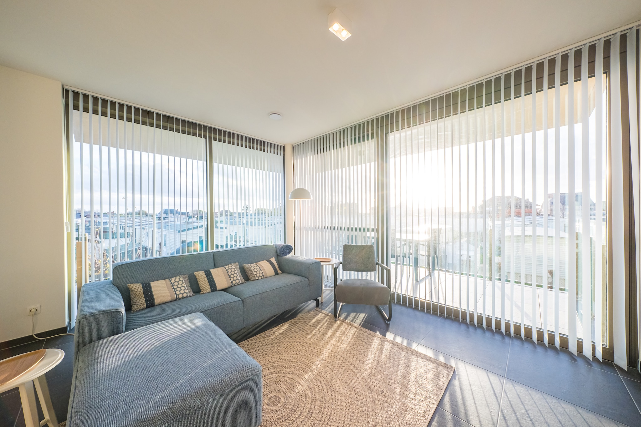 This charming apartment on the 1st floor features 2 bedrooms, each with a double bed, ideal for families or friends. The bright and spacious living room has floor-to-ceiling windows across the full width, leading directly to the cozy terrace, perfect for a morning coffee in the sun or an evening aperitif. The open kitchen with island is fully equipped, and there is a practical storage room, a modern bathroom with walk-in shower, and a separate toilet.  The apartment is located in a quiet, green area, yet close to shops, public transport (tram stop within walking distance), and the Normand Park, with a playground and summer activities for children. The beach and promenade are only 600 meters away. The surrounding area offers plenty of opportunities for walking and cycling, visiting the Slijpe petting farm, and exploring other natural areas. 2 bicycles are available, and your own bikes can be safely stored in the garage.  Wifi: yes - garage: included - sheets: bring your own - towels: bring your own.