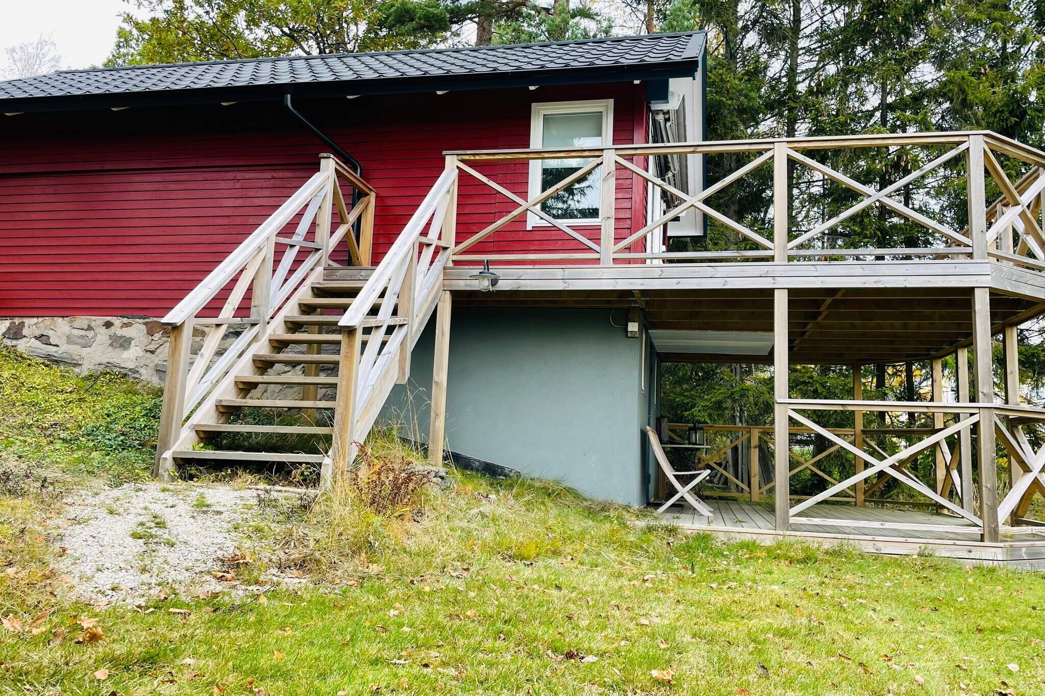 Kitchen(double folding bed, stove(induction), coffee machine, oven, microwave, fridge(+ freezer), high chair), Living/bed room(double folding bed), bathroom(washbasin, shower, toilet), balcony, balcony, heating(electric), garden furniture, parking, deckchairs, play equipment