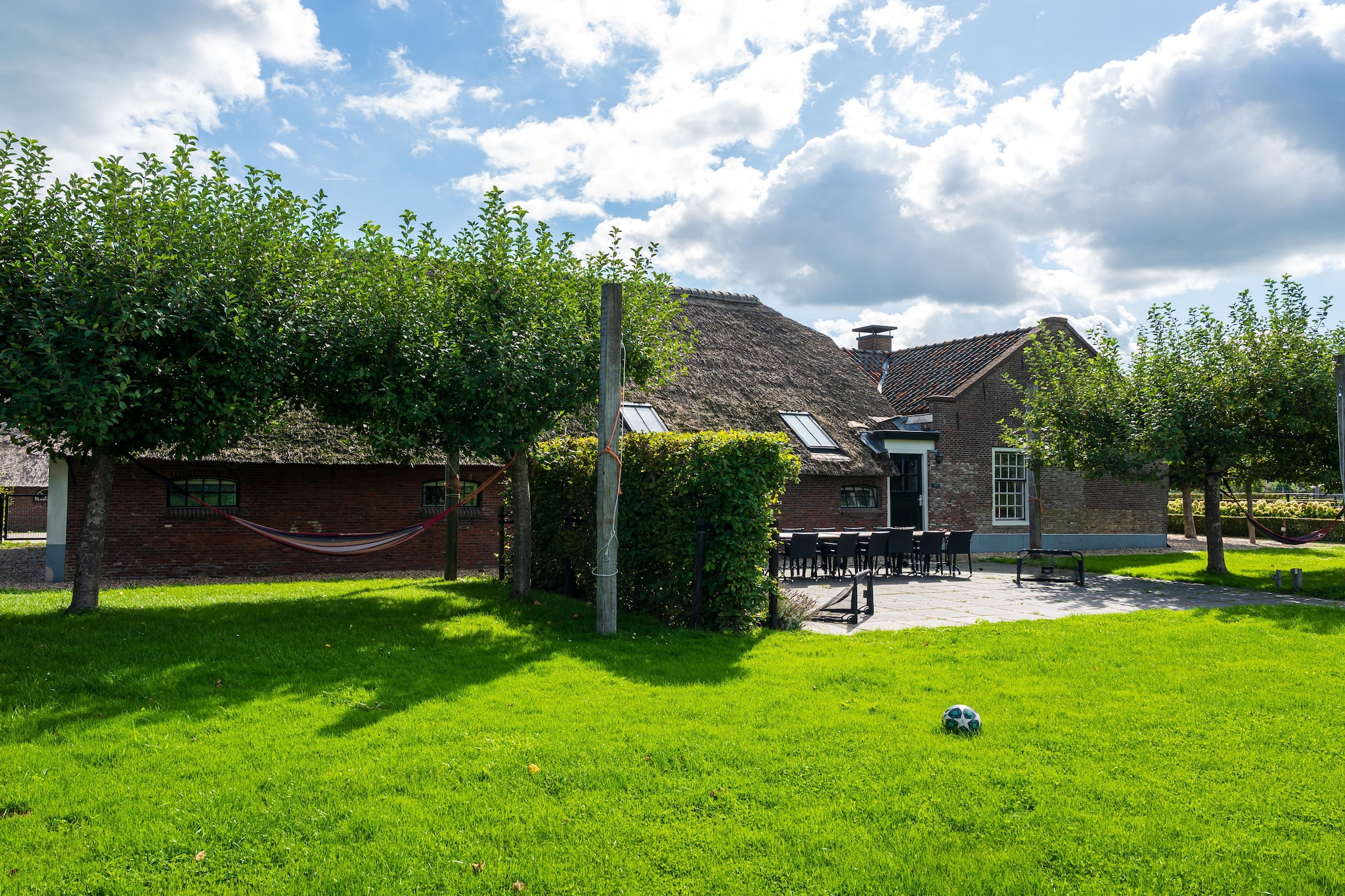 The Old Farmhouse - Tuinen zomer