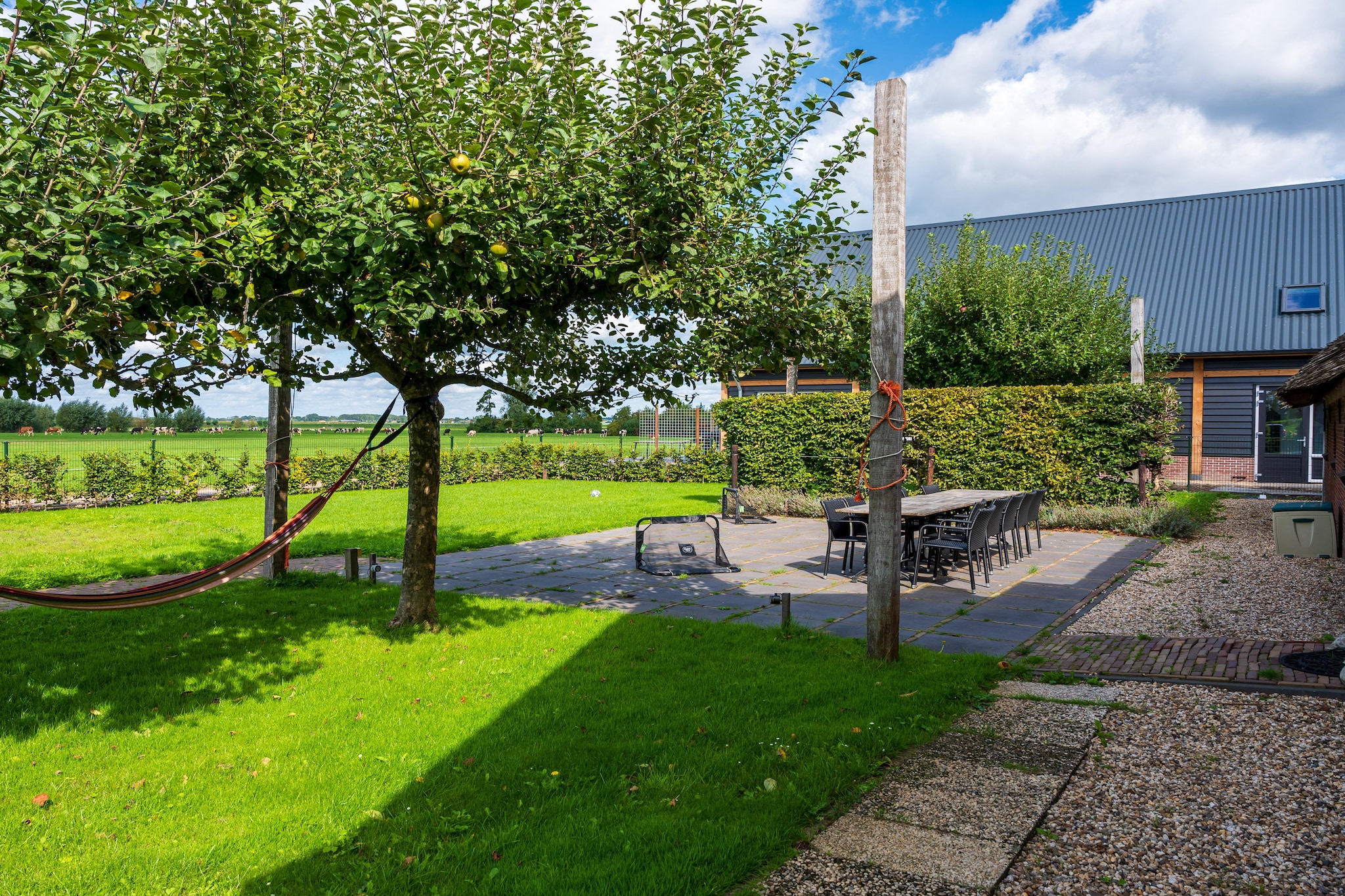 The Old Farmhouse - Tuinen zomer