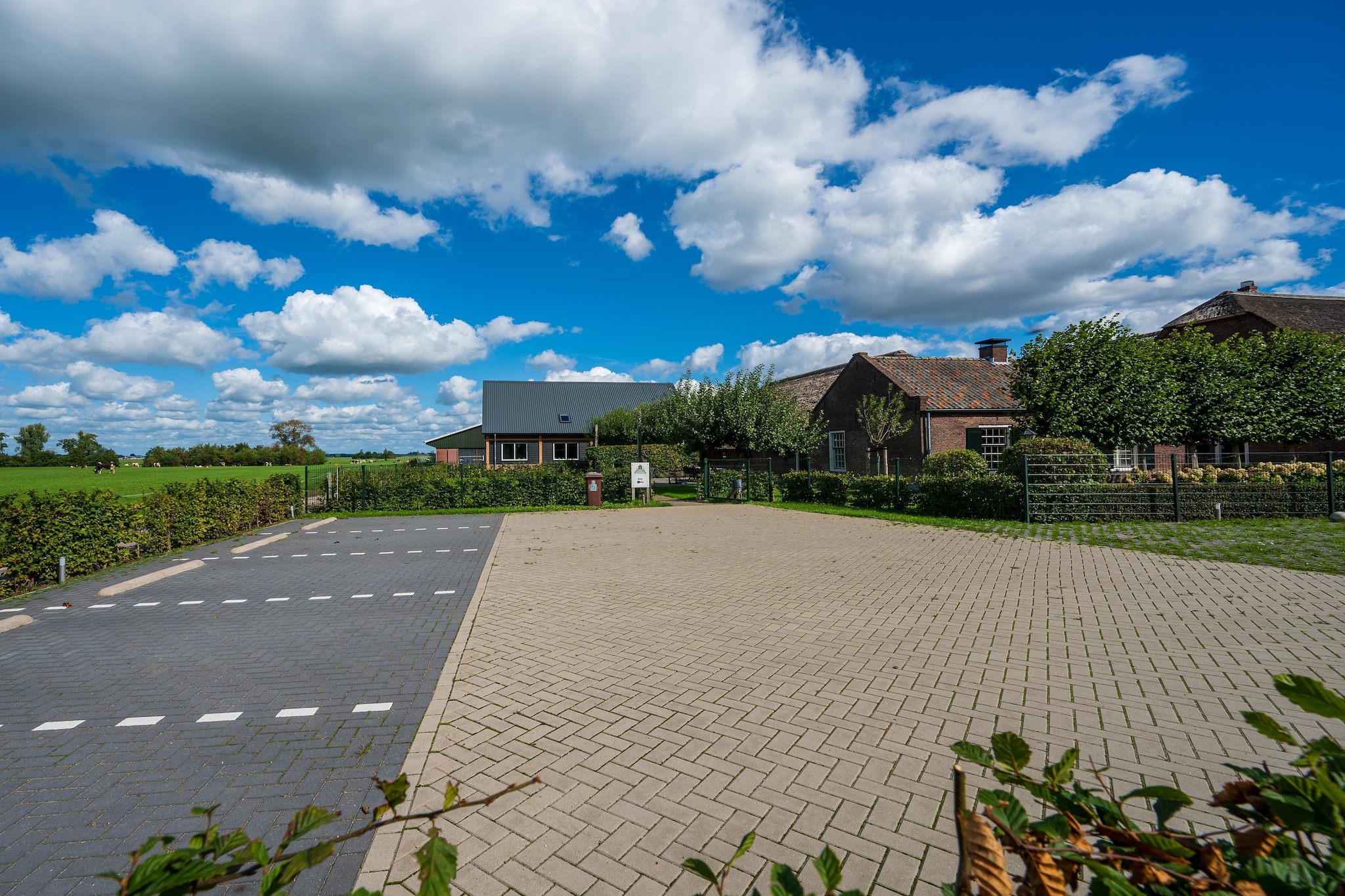 The Old Farmhouse - Buitenkant zomer