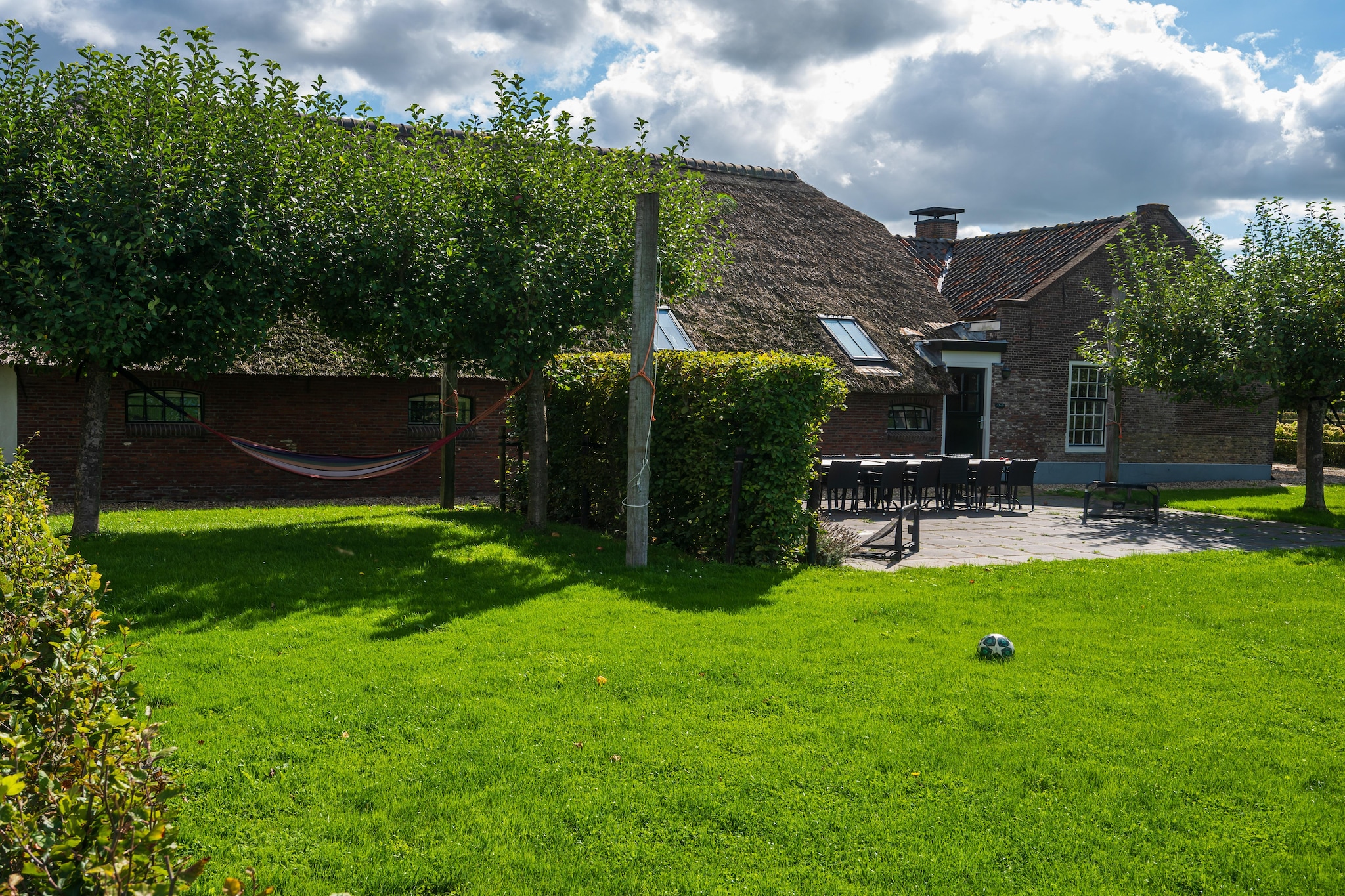 The Old Farmhouse - Tuinen zomer