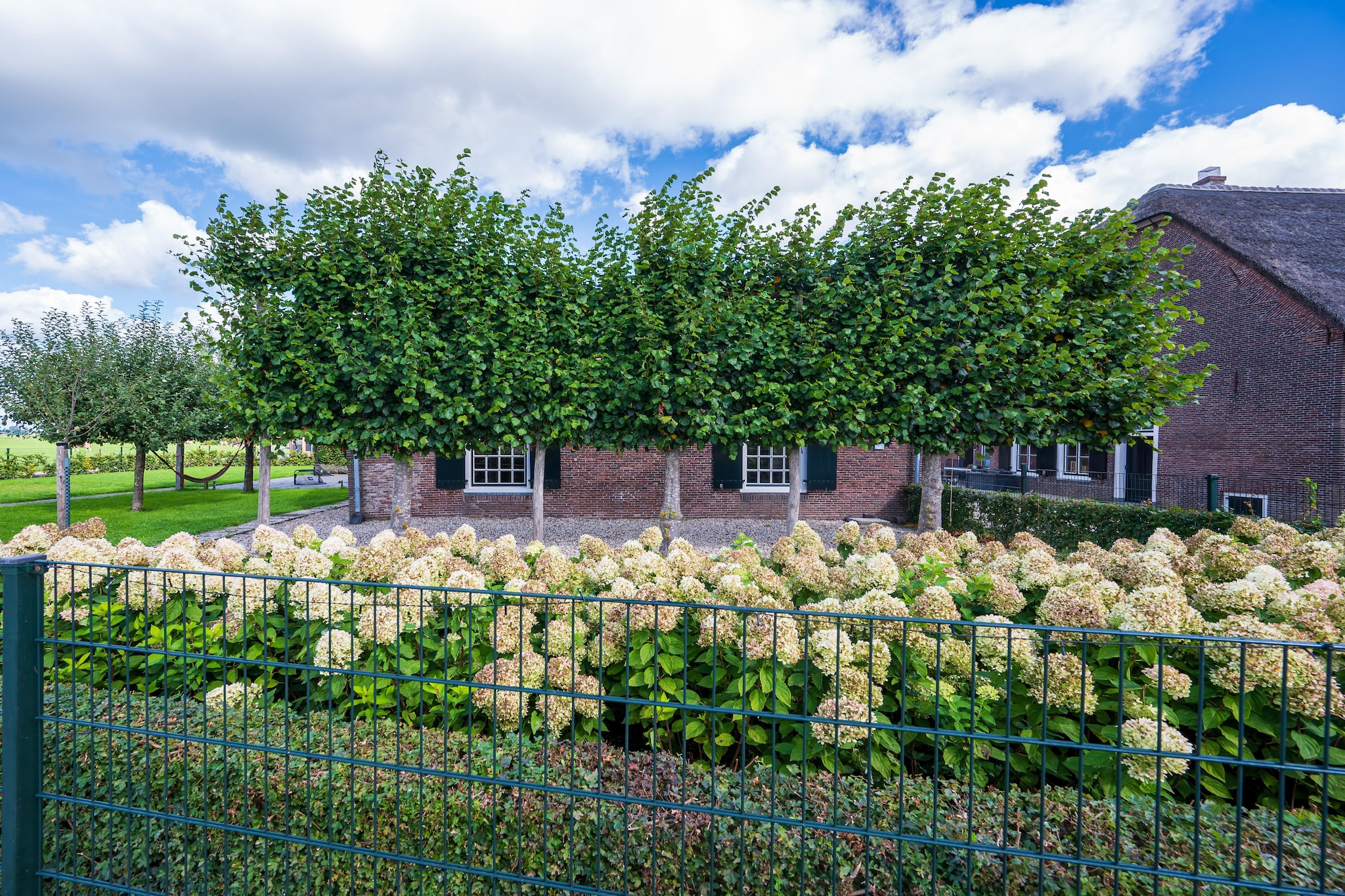 The Old Farmhouse - Buitenkant zomer