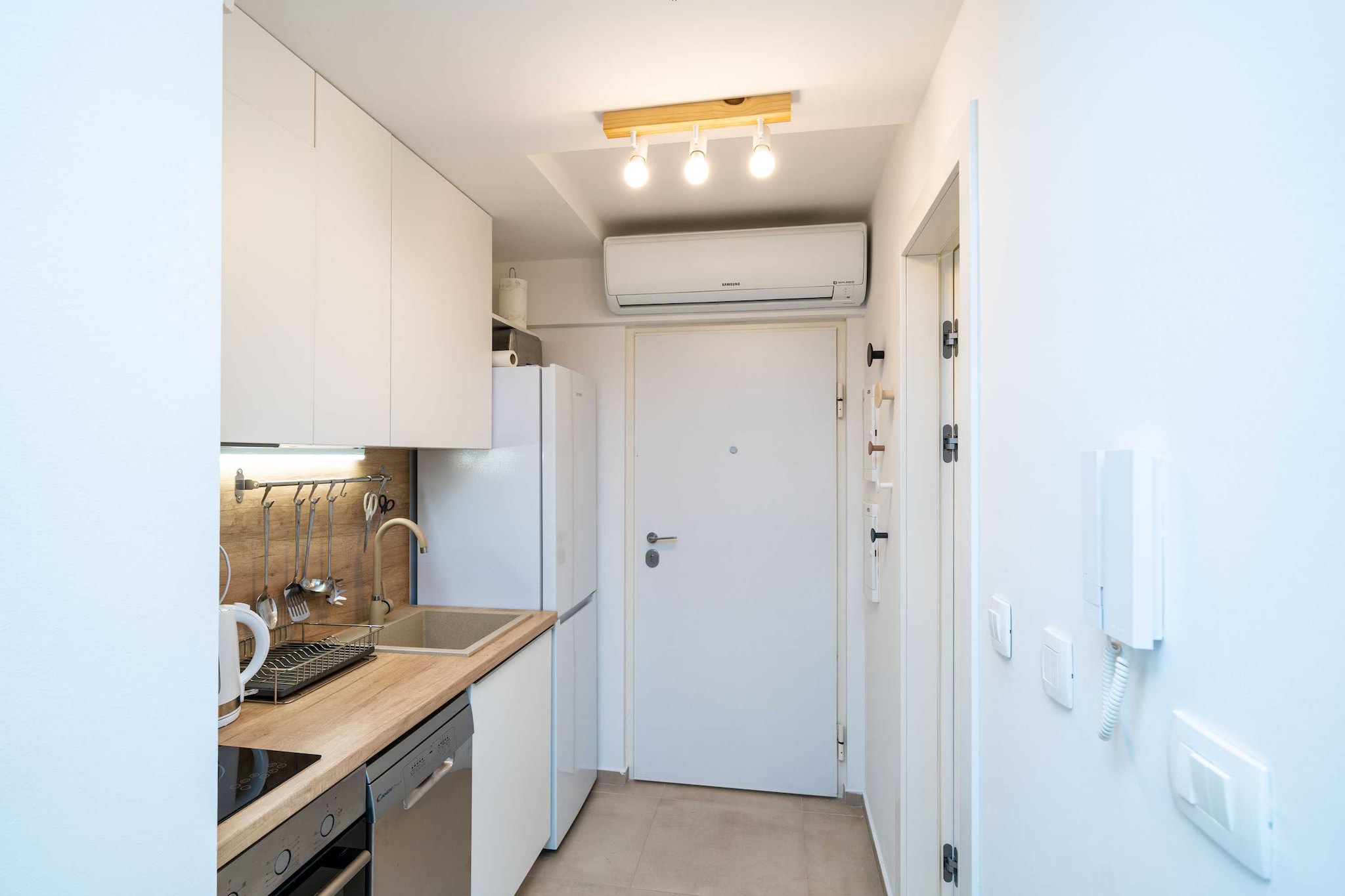 Lenka Apartment - Studio Apartment with Balcony